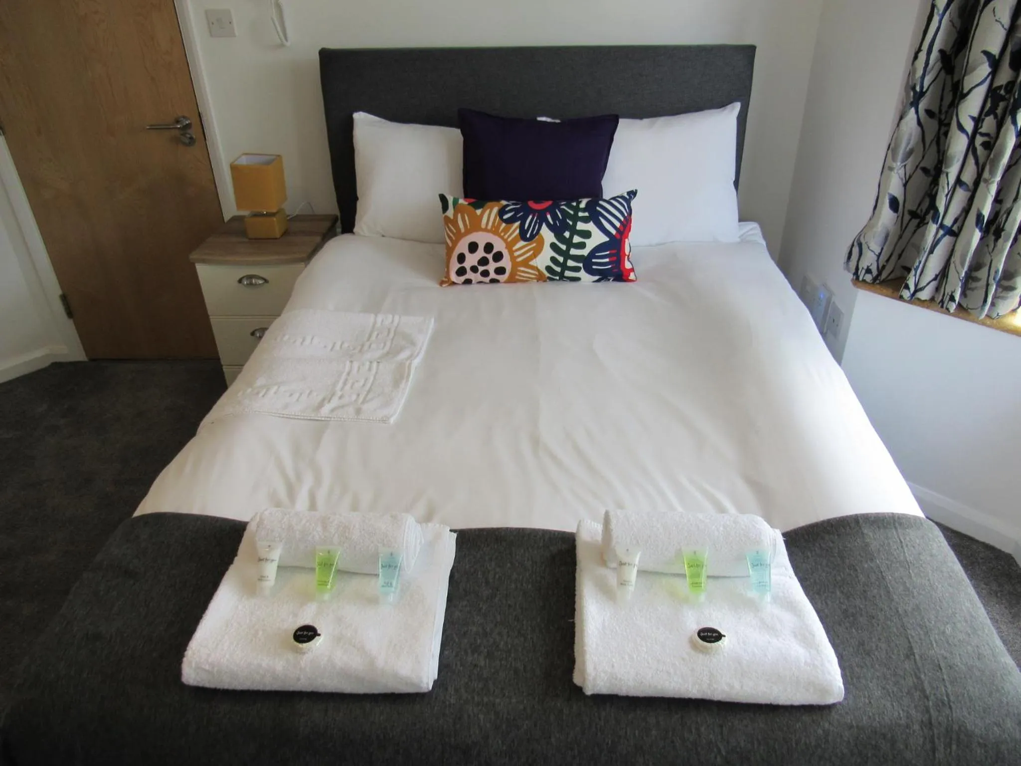 Bed in The Cambridge Suites - Tas Accommodations