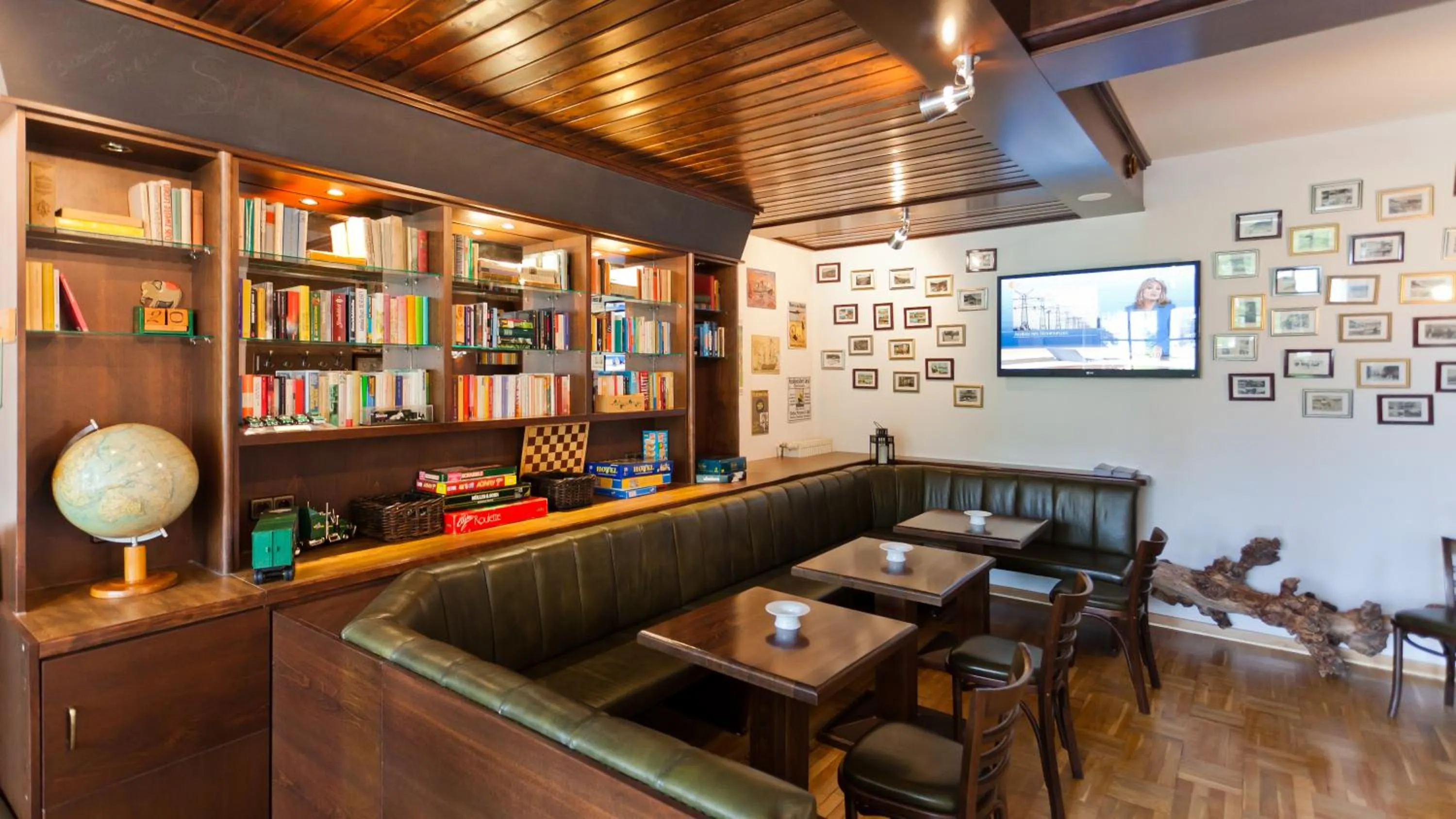 Library in Hotel Villa Subklew