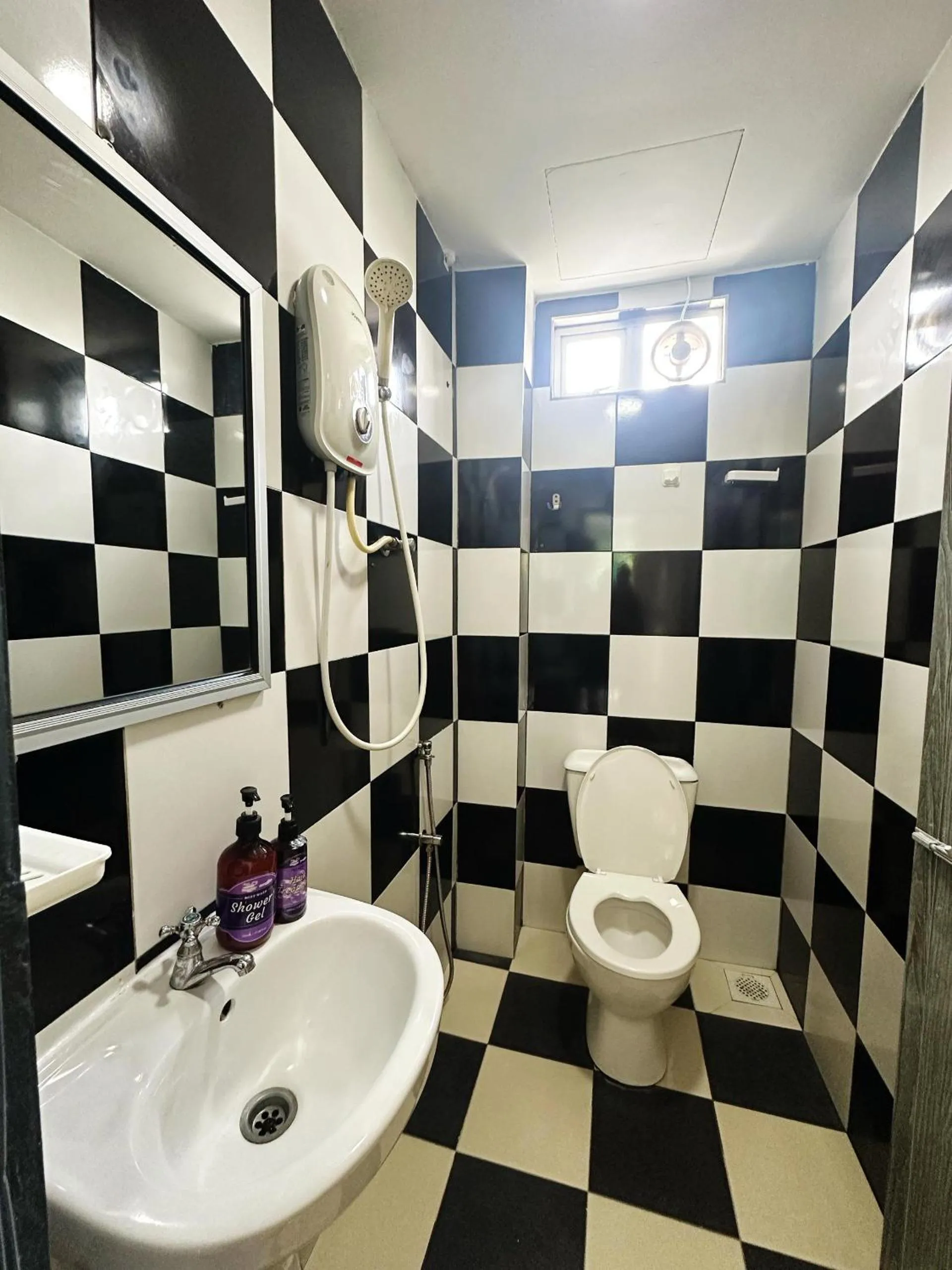 Bathroom in CassaKaseh Guest House