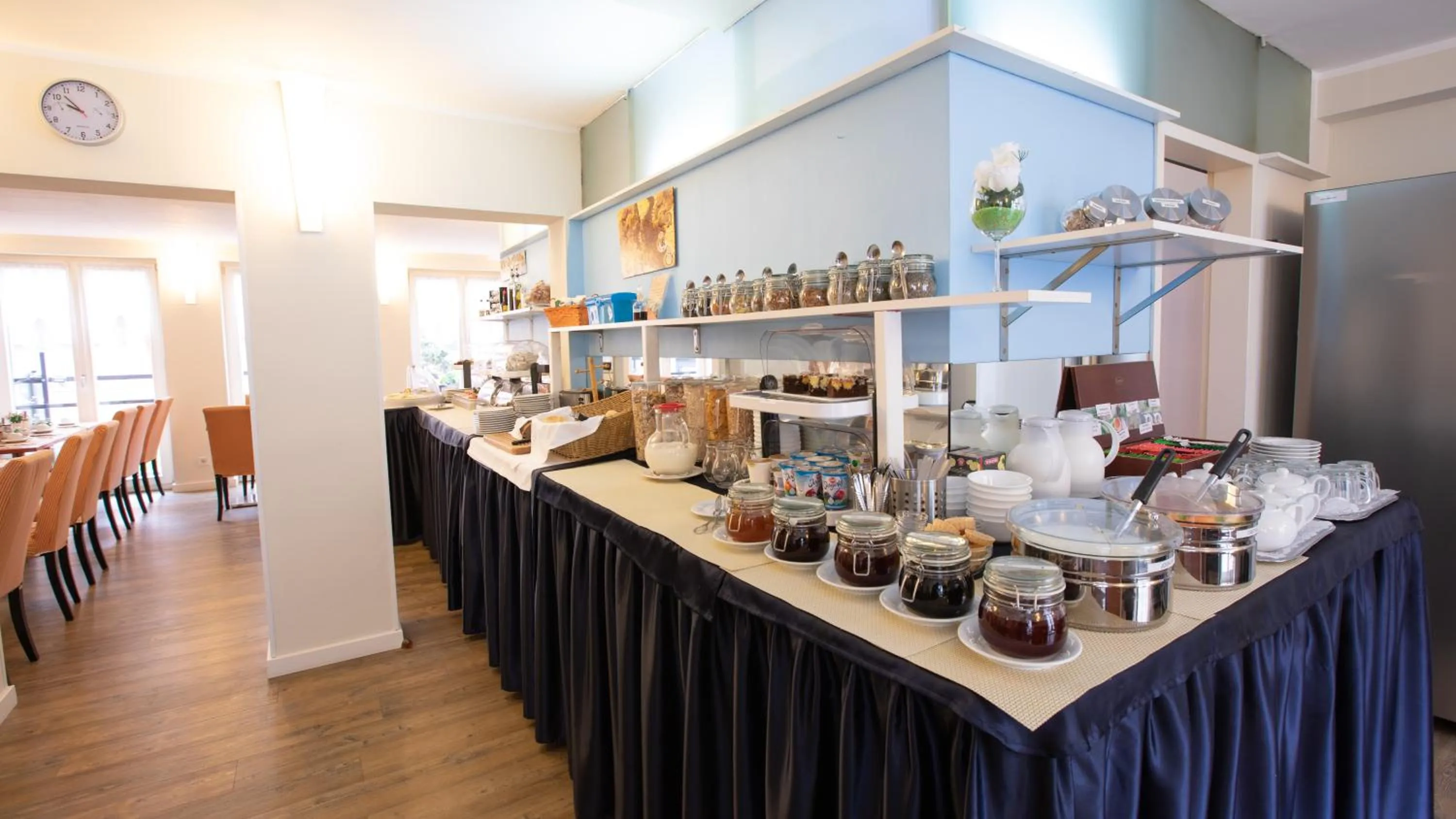 Buffet breakfast in Hotel Elite