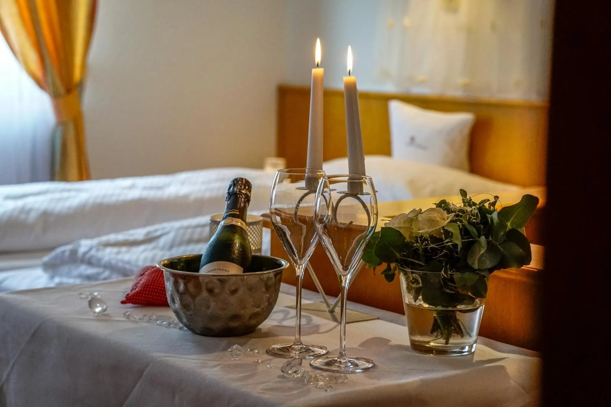 room service, Bed in Hotel Restaurant Lamm Hebsack