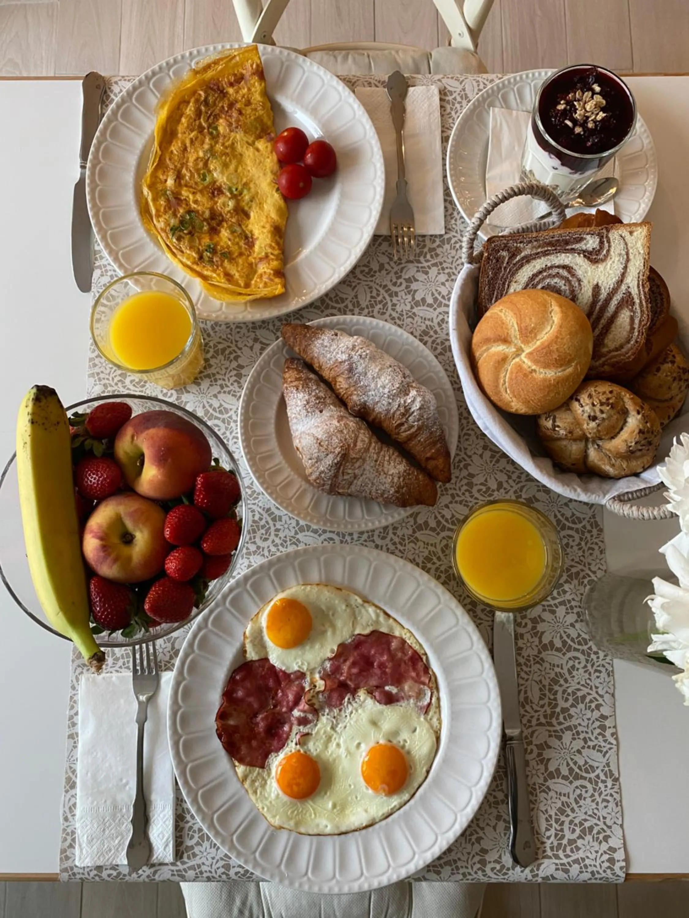 Breakfast in Mandula Villa