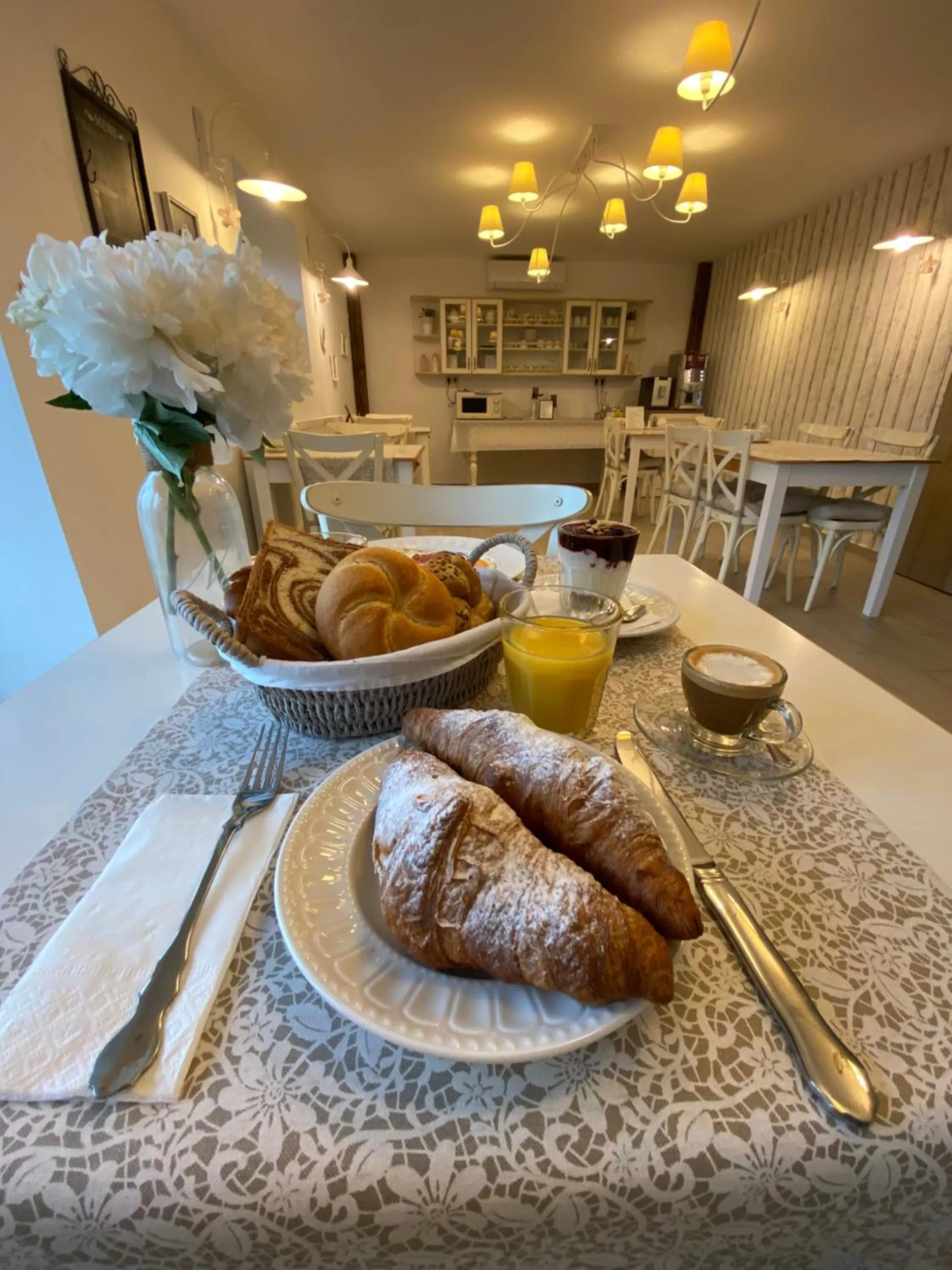 Breakfast in Mandula Villa