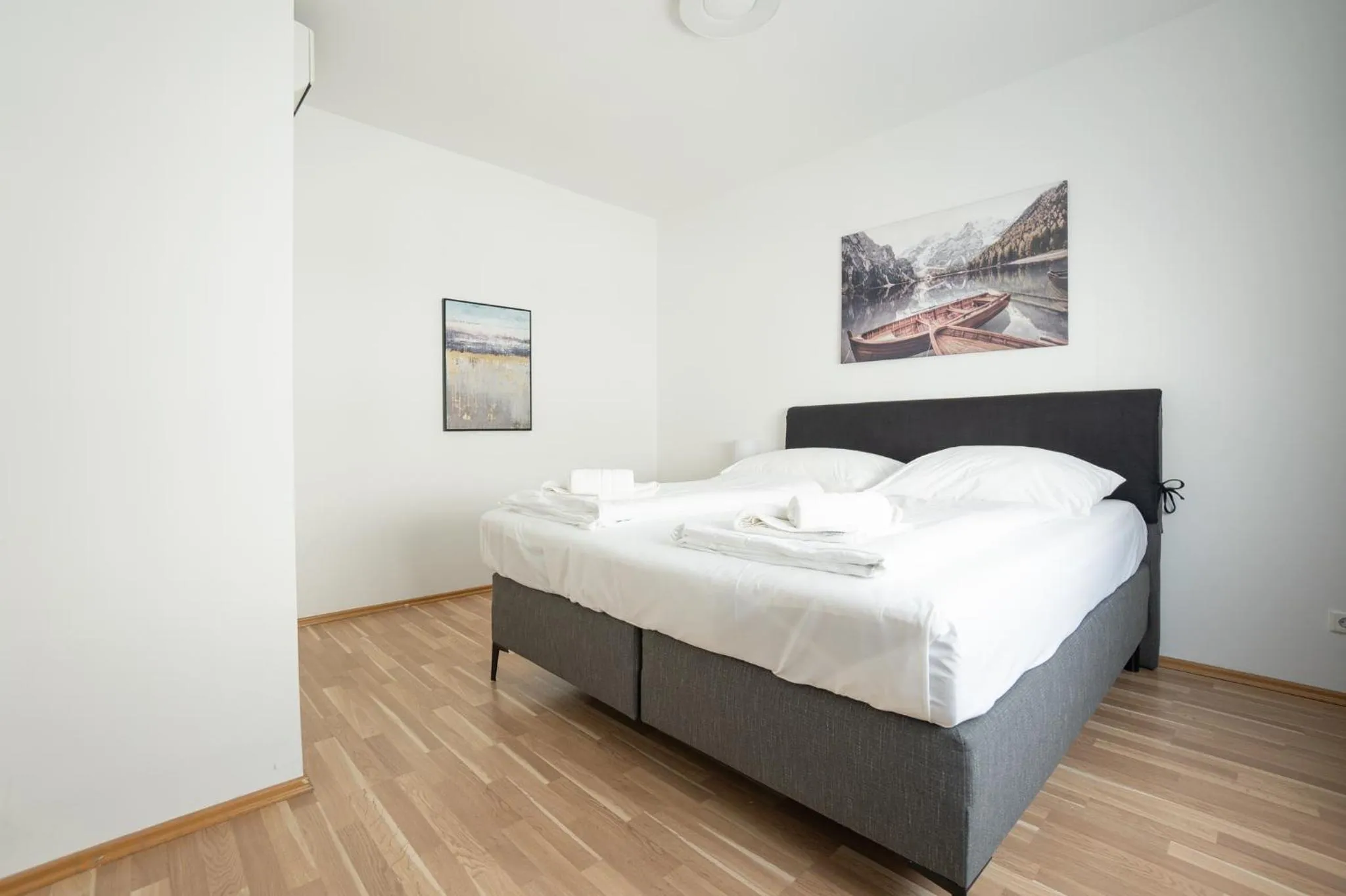 Charming Apartment with Balcony, Close to Stephansdom Cathedral