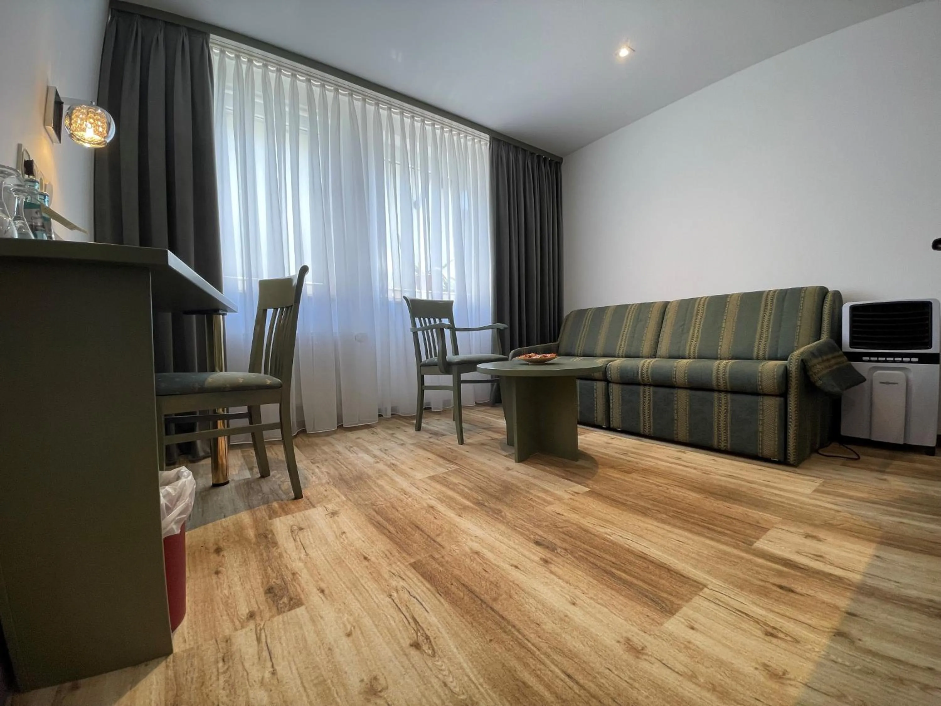 Seating area in Hotel Bebra's Hessischer Hof