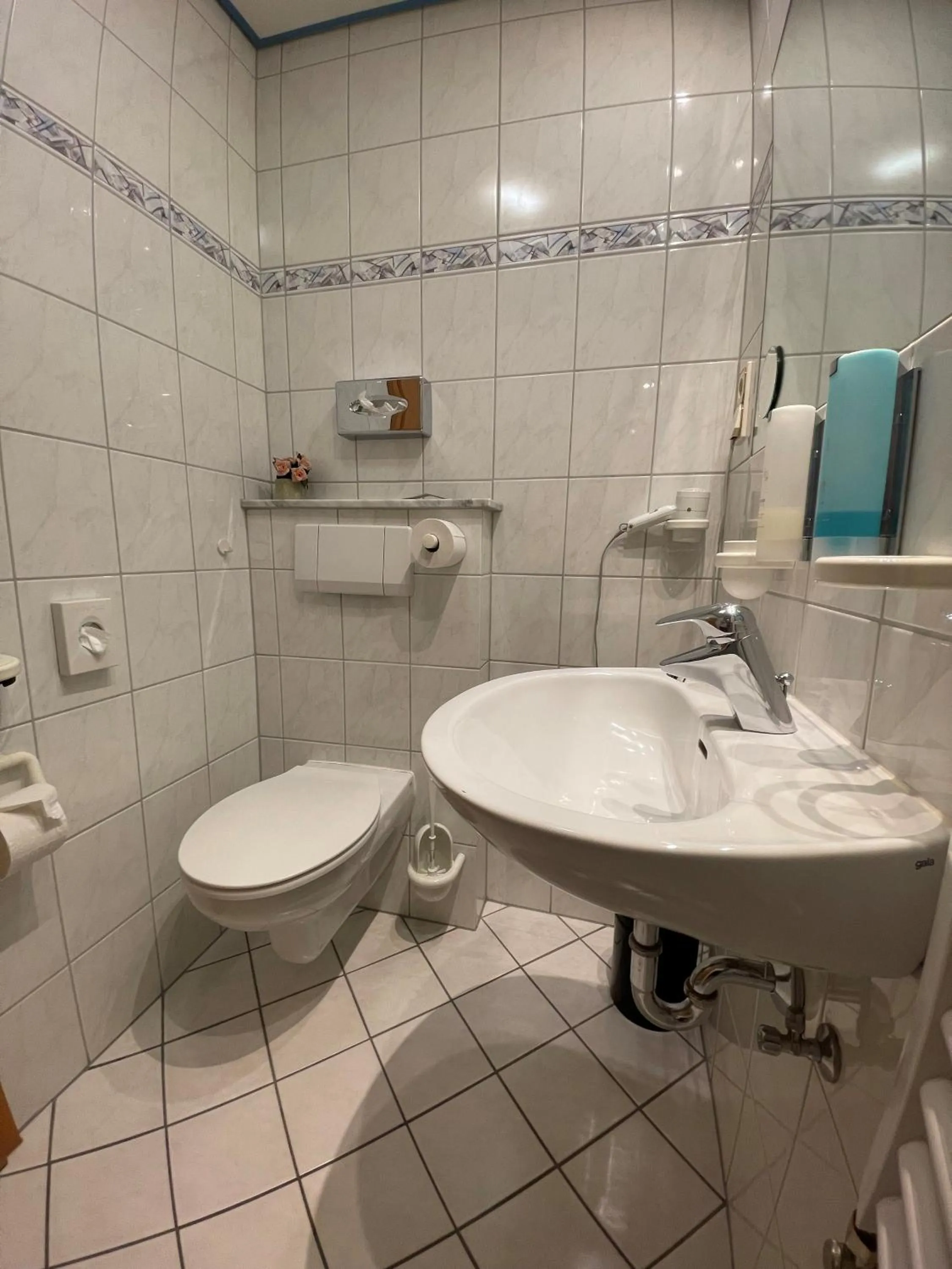 Bathroom in Hotel Bebra's Hessischer Hof