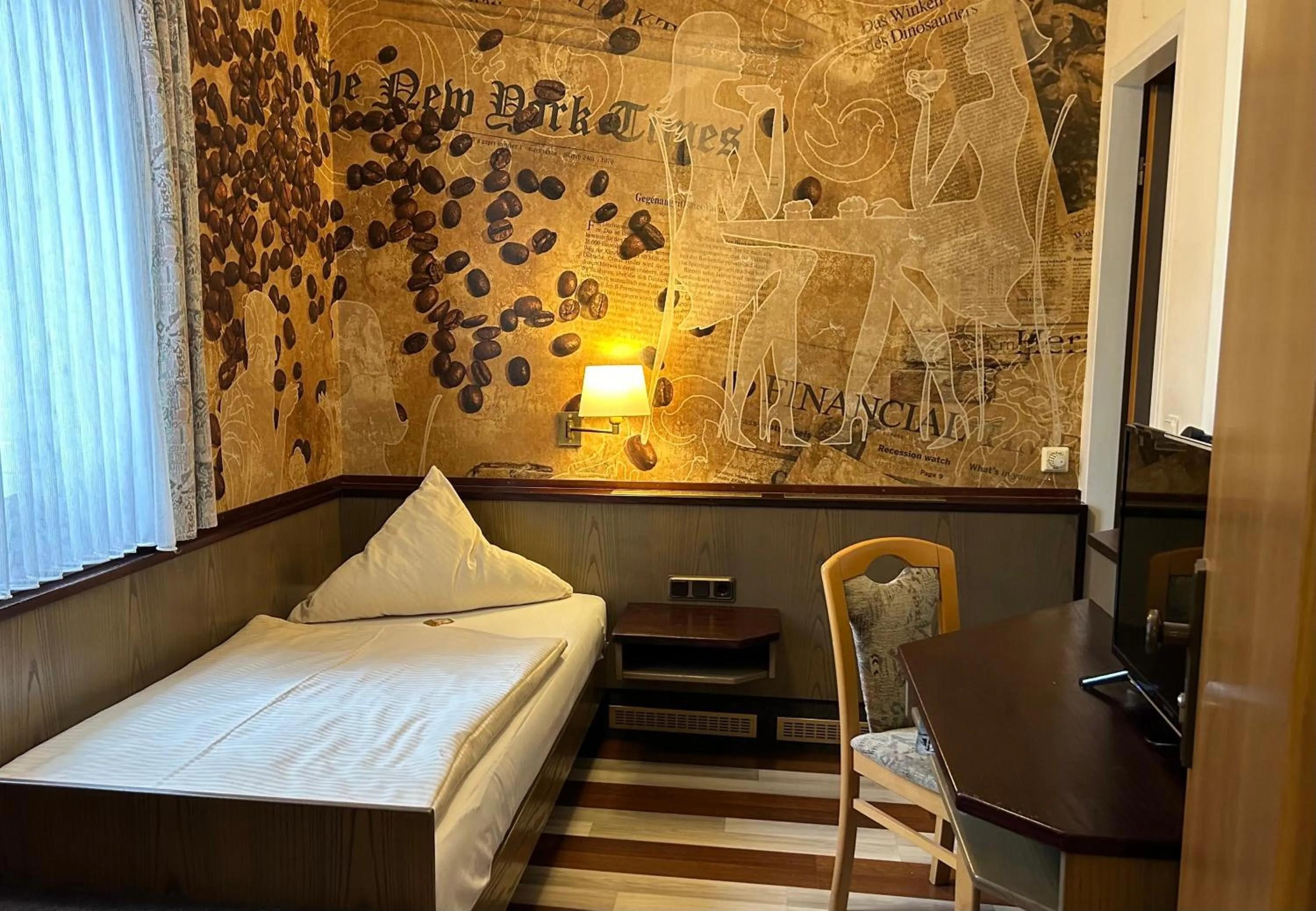 Bed in Hotel Bebra's Hessischer Hof