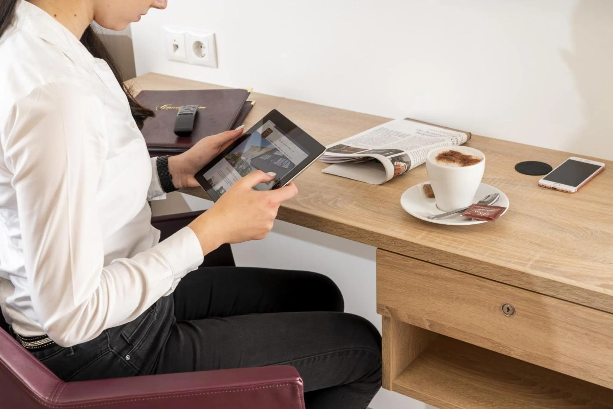 People in Hotel Tiek Superior