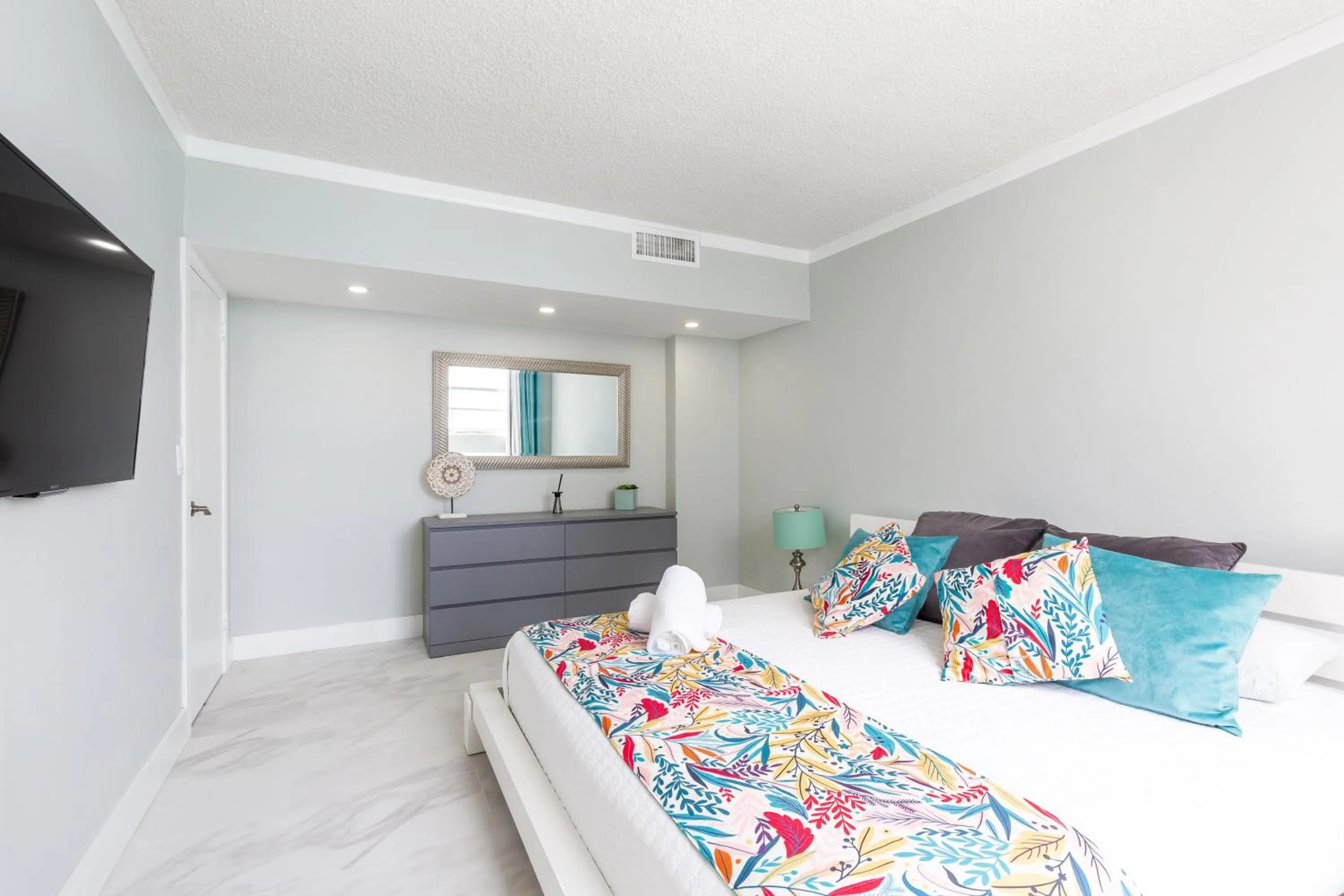 Bedroom, Bed in The Tides Ocean Luxury Suites