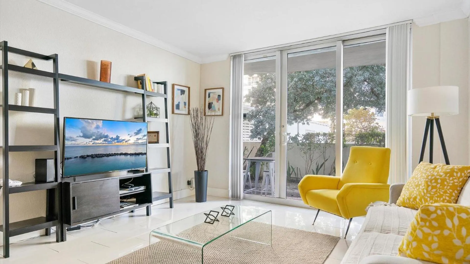 TV and multimedia in The Tides Ocean Luxury Suites