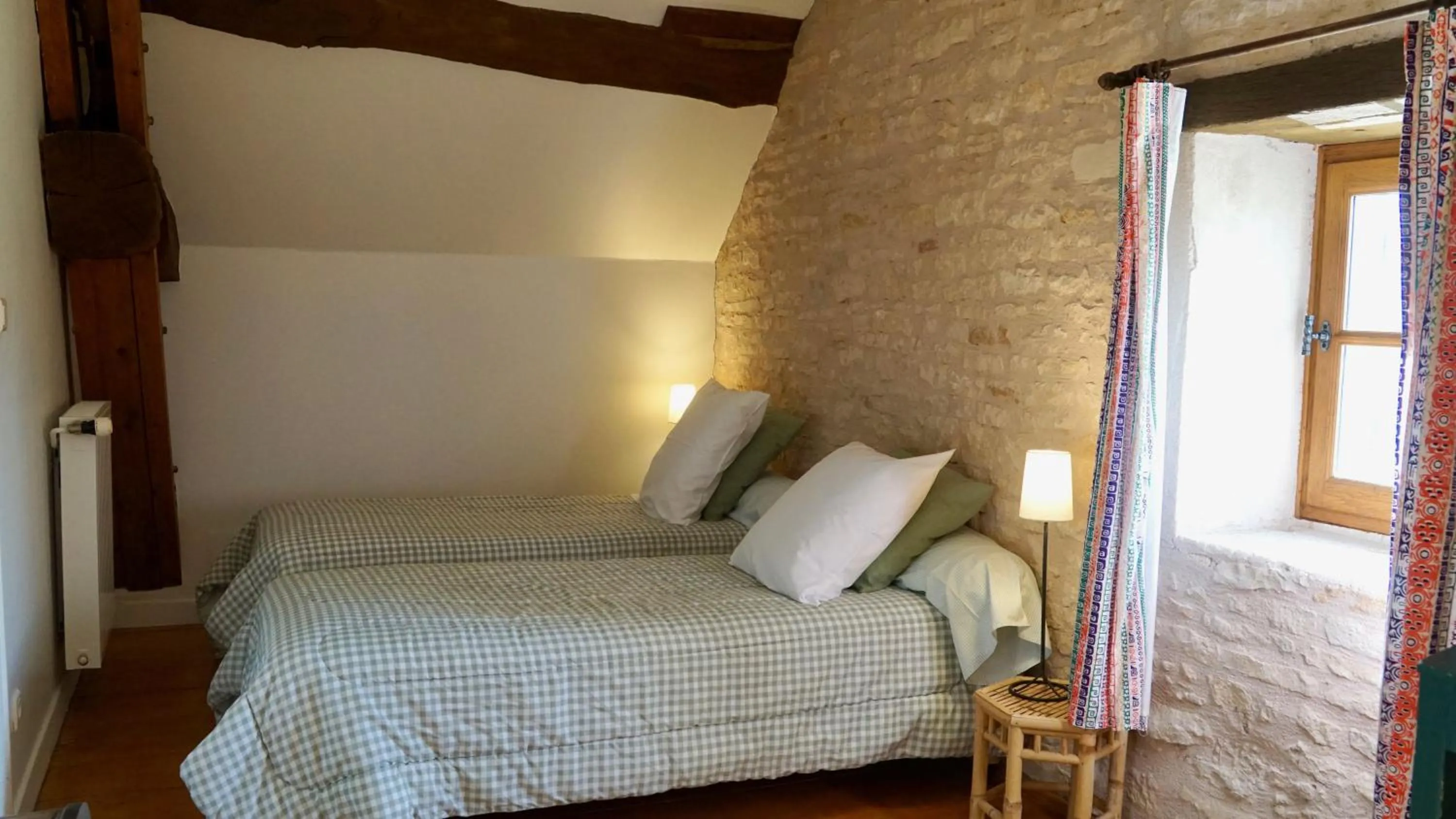 Photo of the whole room, Bed in Les maisons vigneronnes