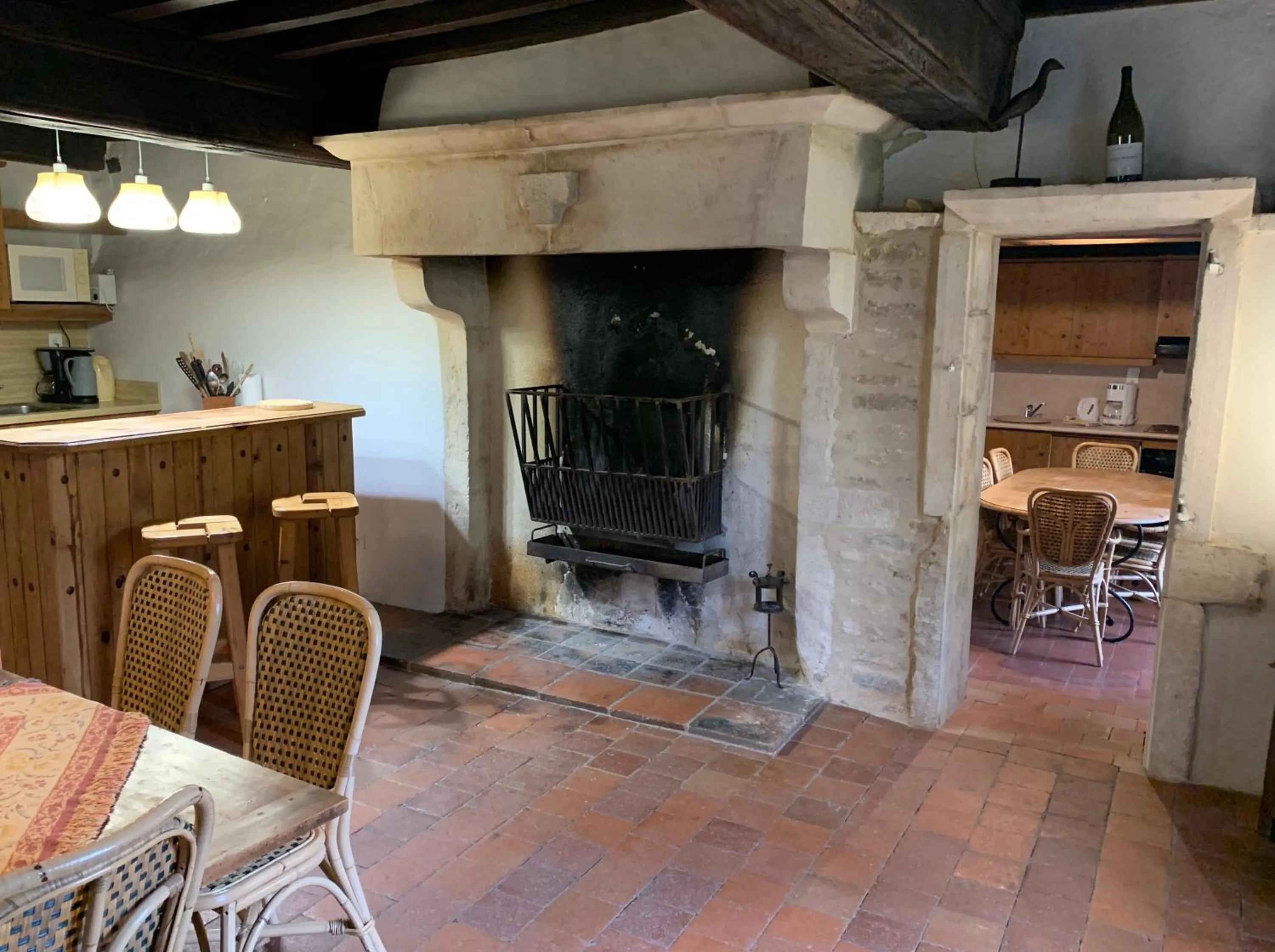 Kitchen or kitchenette in Les maisons vigneronnes