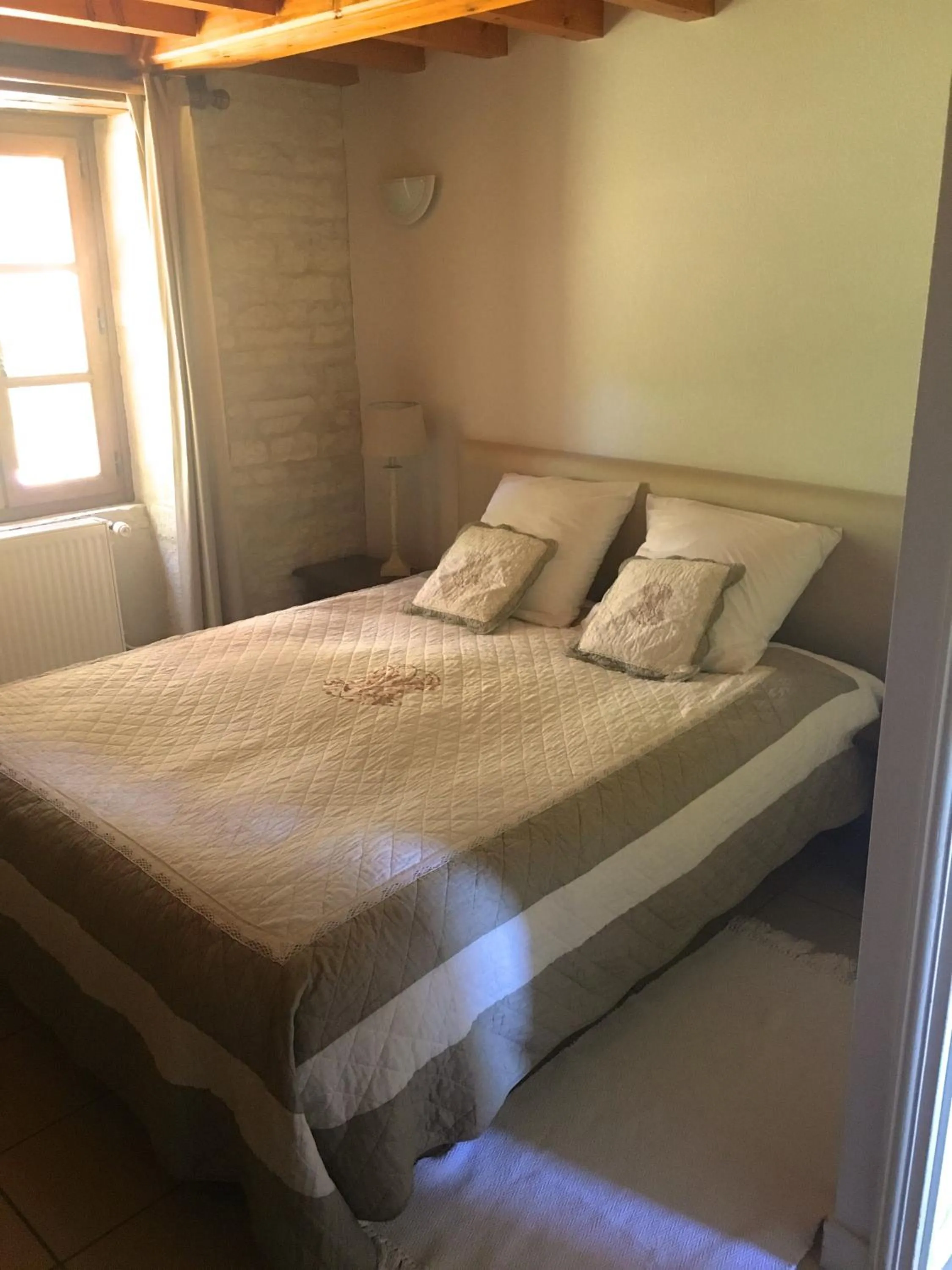 Photo of the whole room, Bed in Les maisons vigneronnes