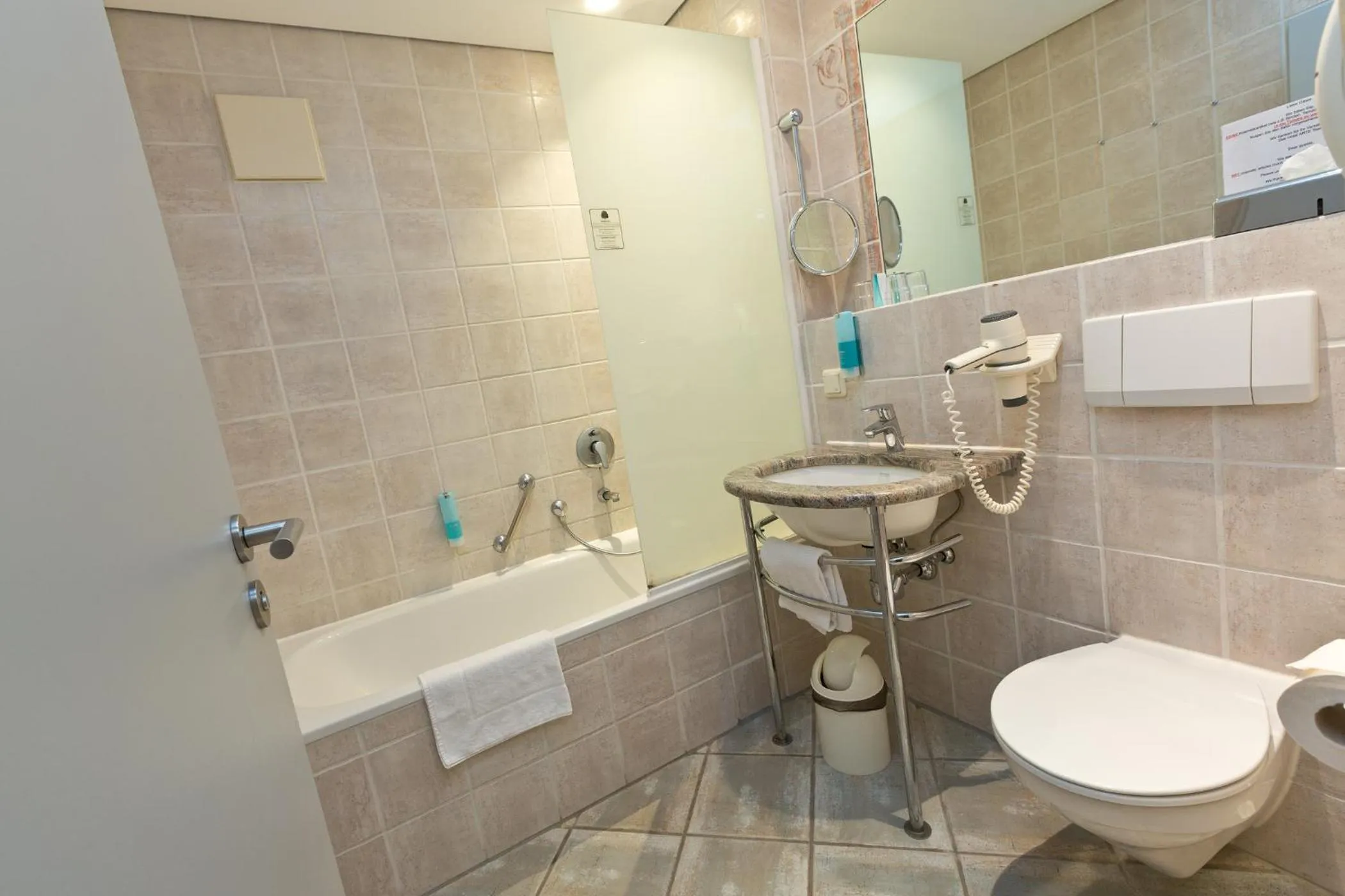 Bathroom in Hotel ARTE Schwerin