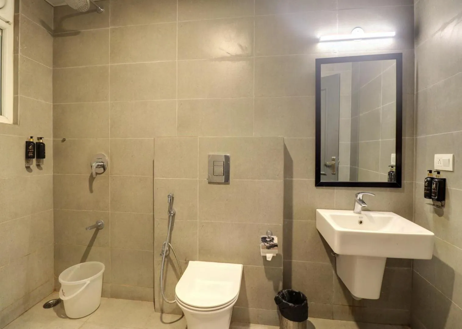 Shower in Hotel Mystic Falls