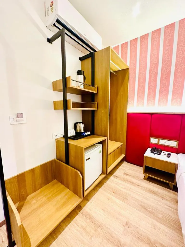 Photo of the whole room, Bed in Hotel Mystic Falls