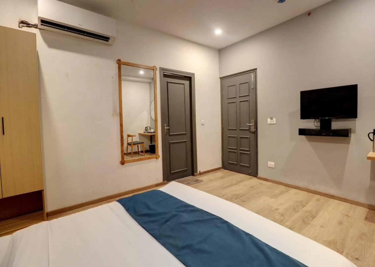 Bed in Hotel Mystic Falls