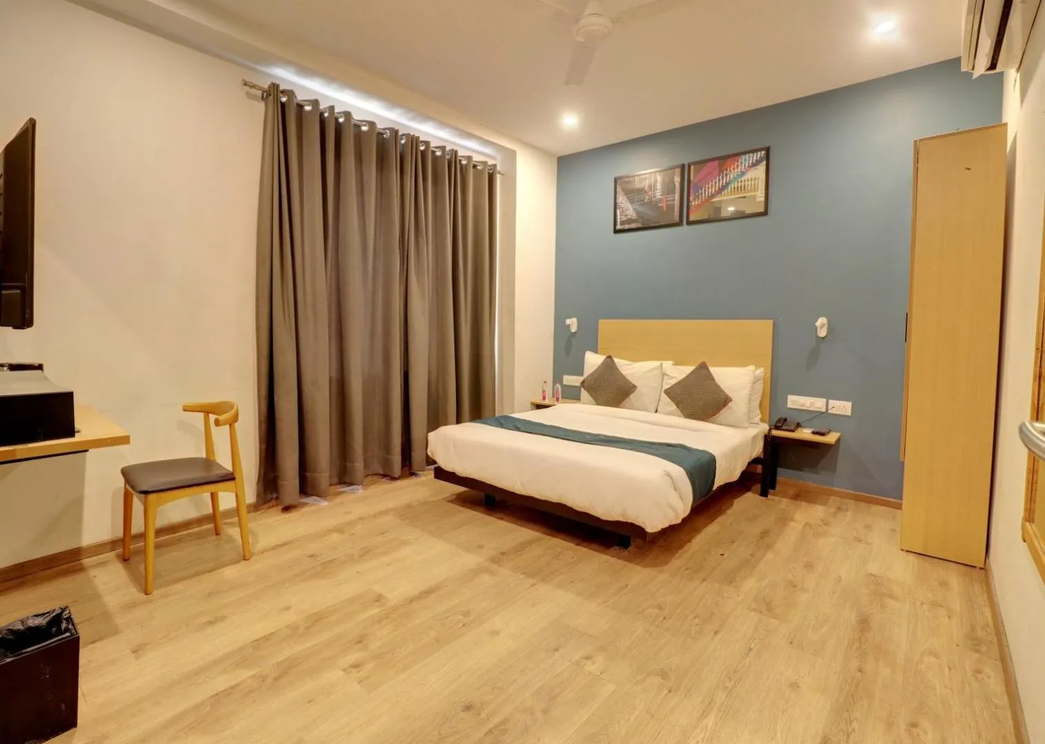 Bedroom, Bed in Hotel Mystic Falls