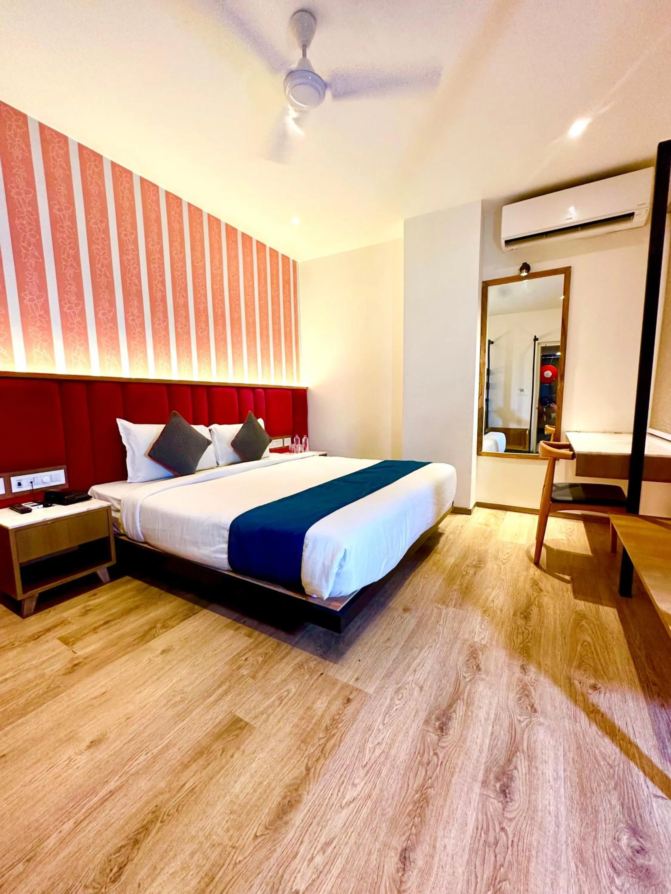 Bedroom, Bed in Hotel Mystic Falls