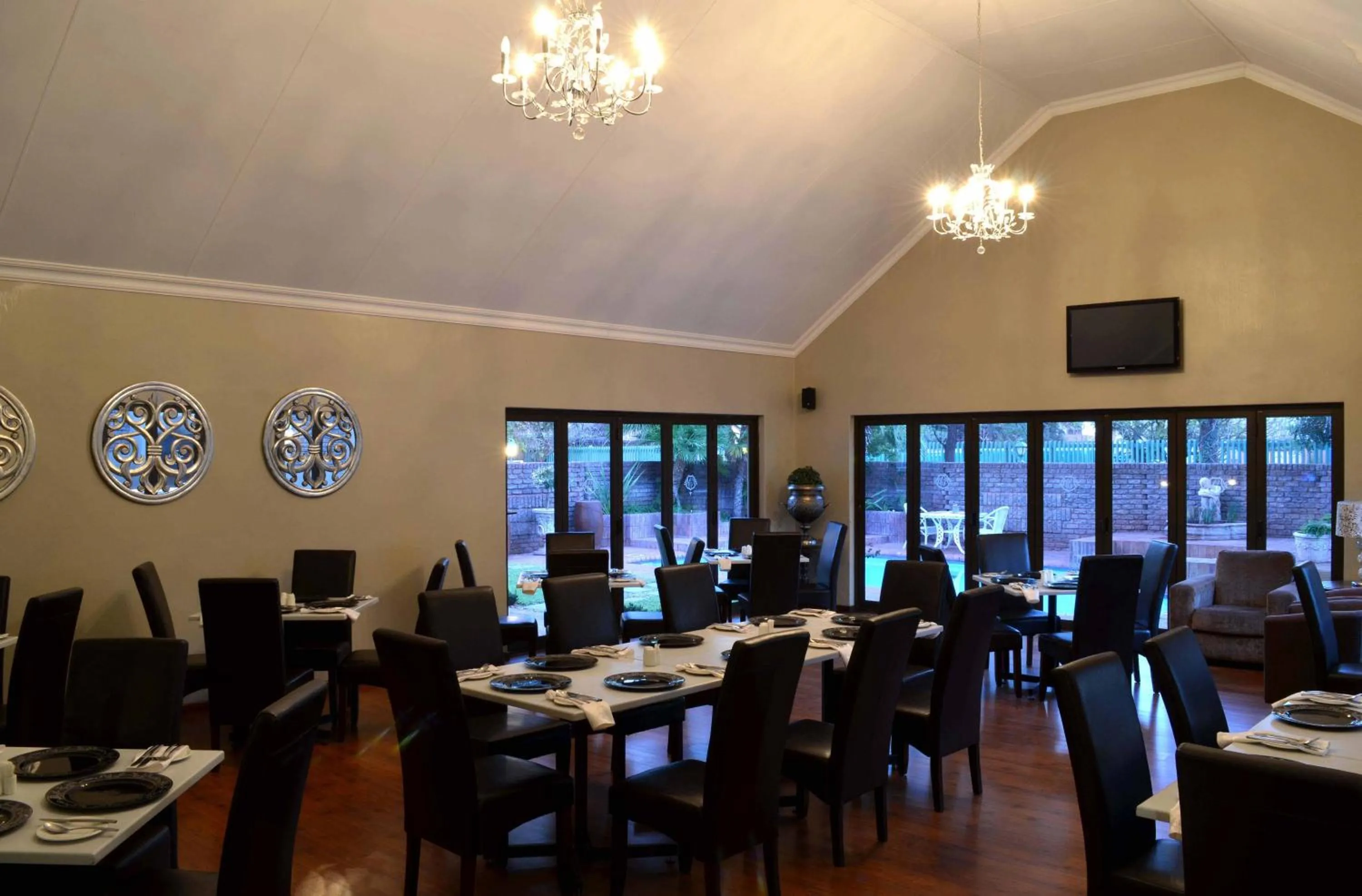 Restaurant/places to eat in Kathu Gamagara Lodge