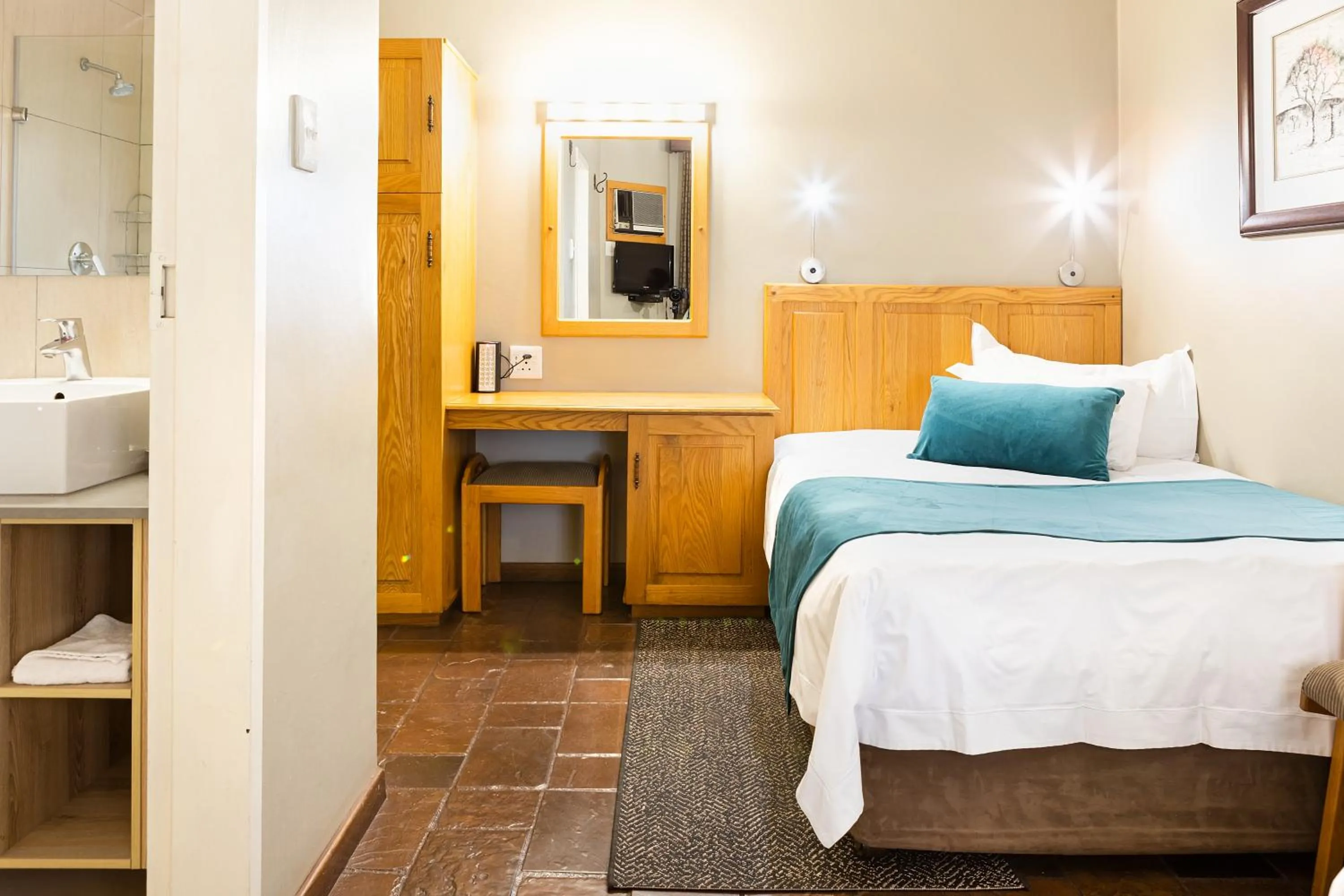 Bed in Kathu Gamagara Lodge