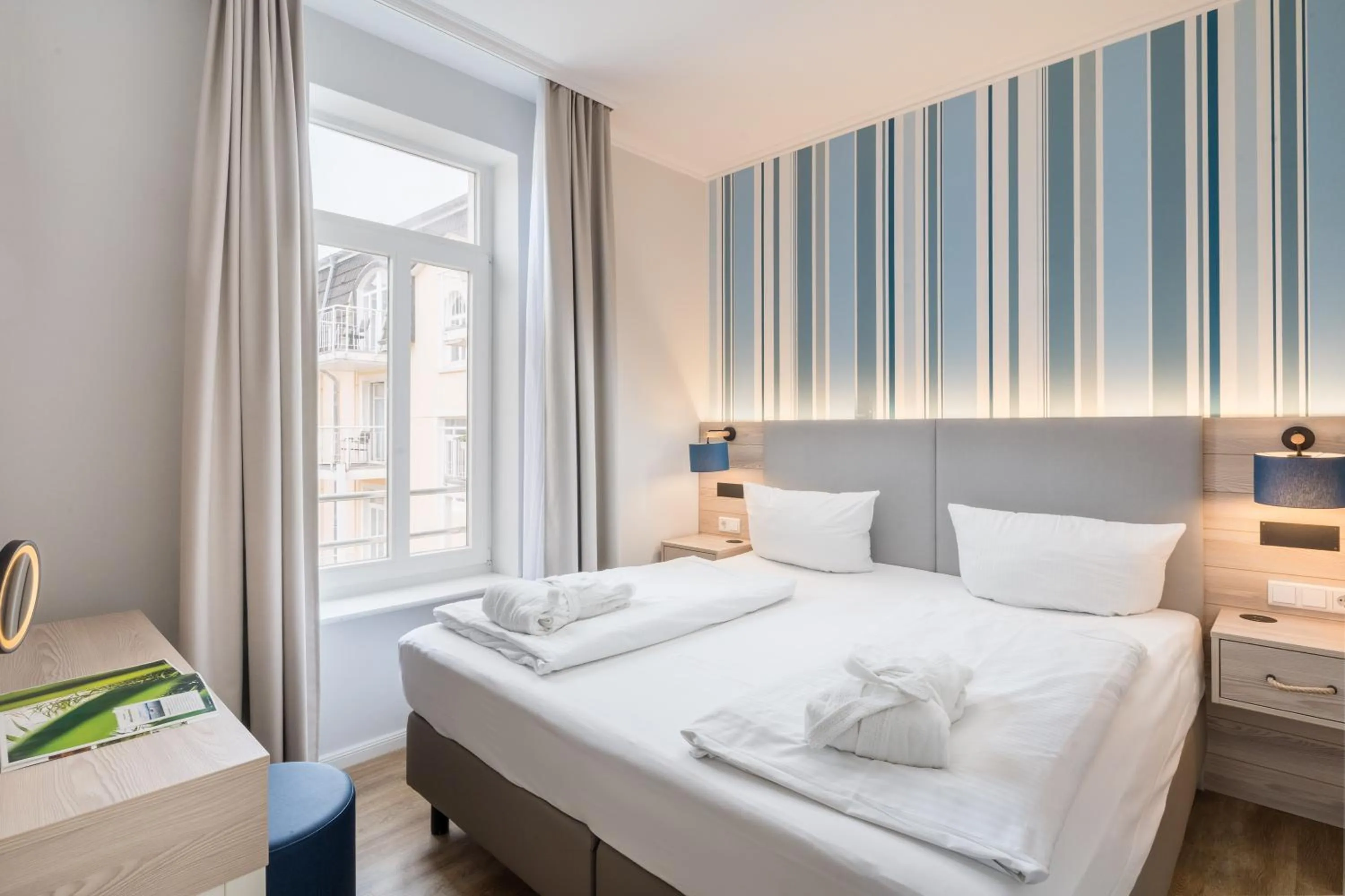 Bedroom, Bed in Strandhotel Gerken