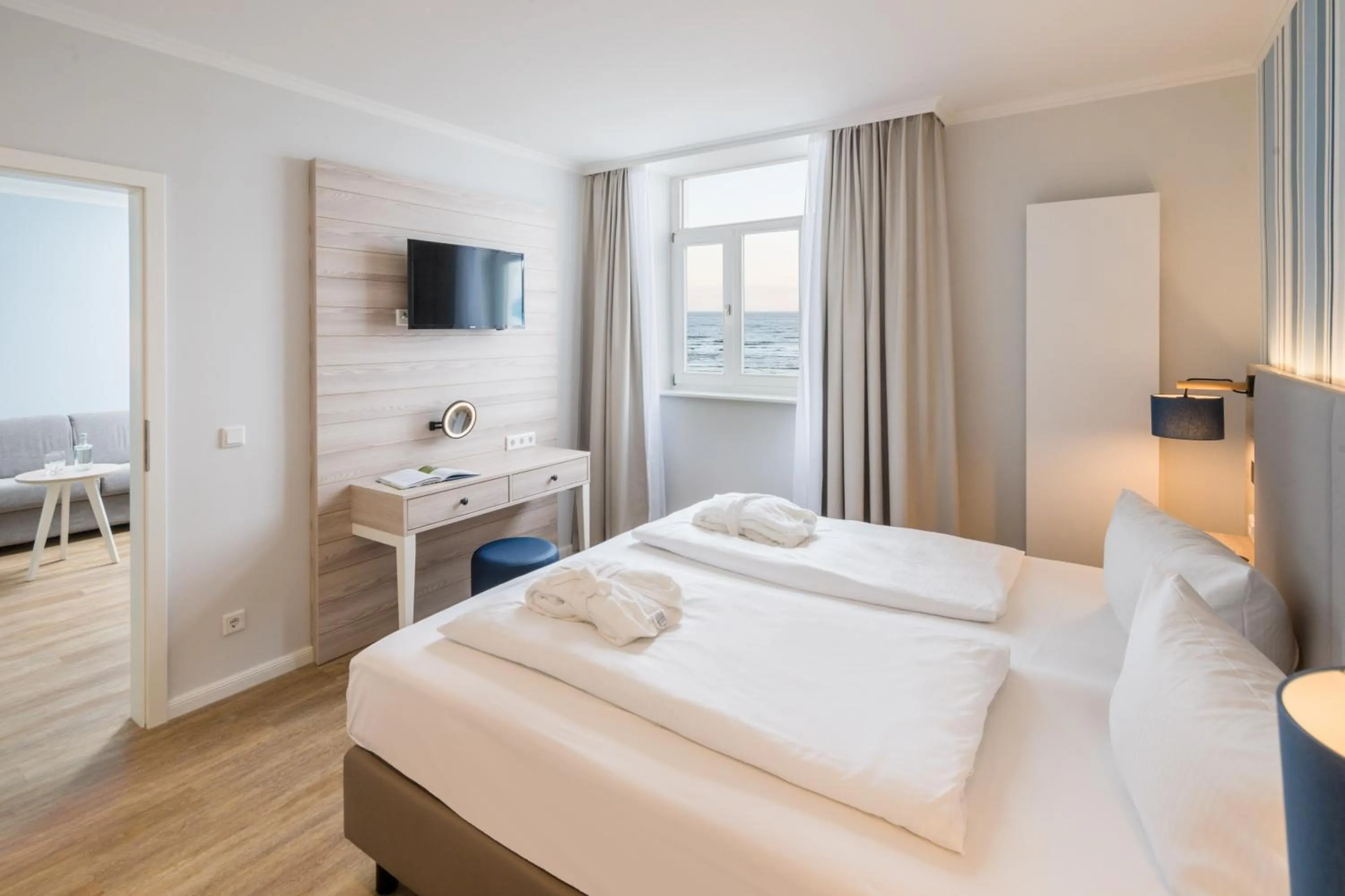 Bedroom, Bed in Strandhotel Gerken