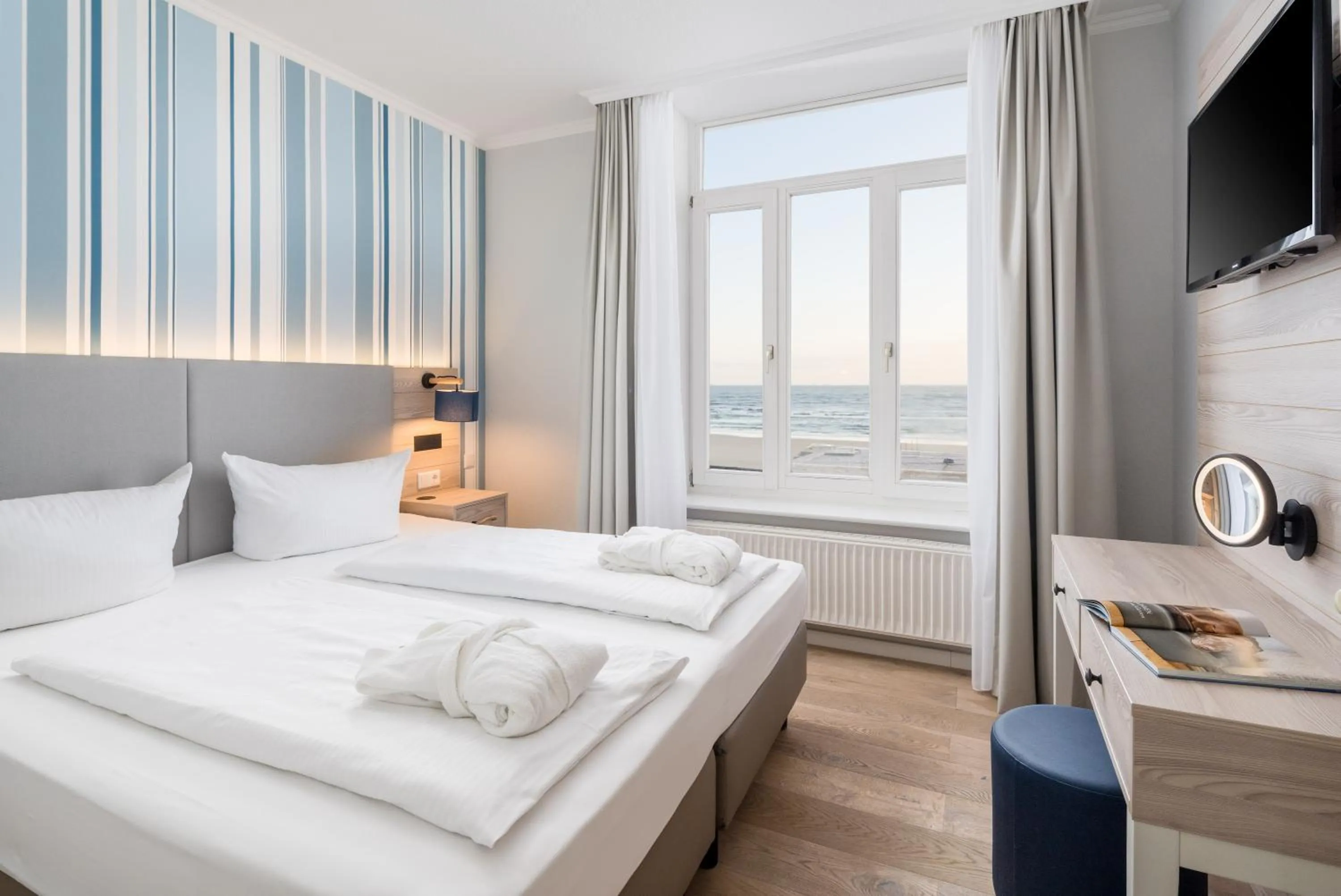 Bedroom, Bed in Strandhotel Gerken