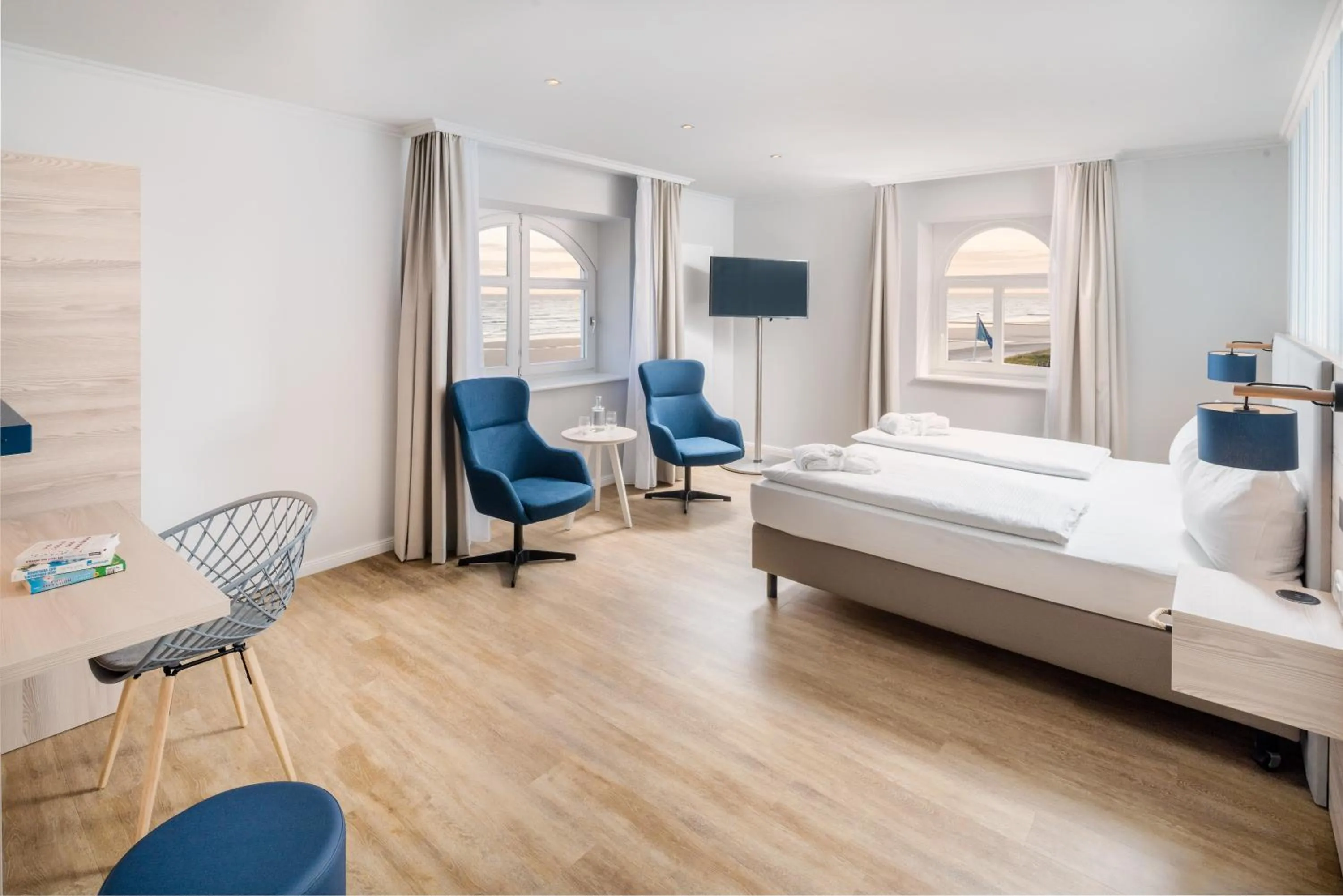 Photo of the whole room, Bed in Strandhotel Gerken