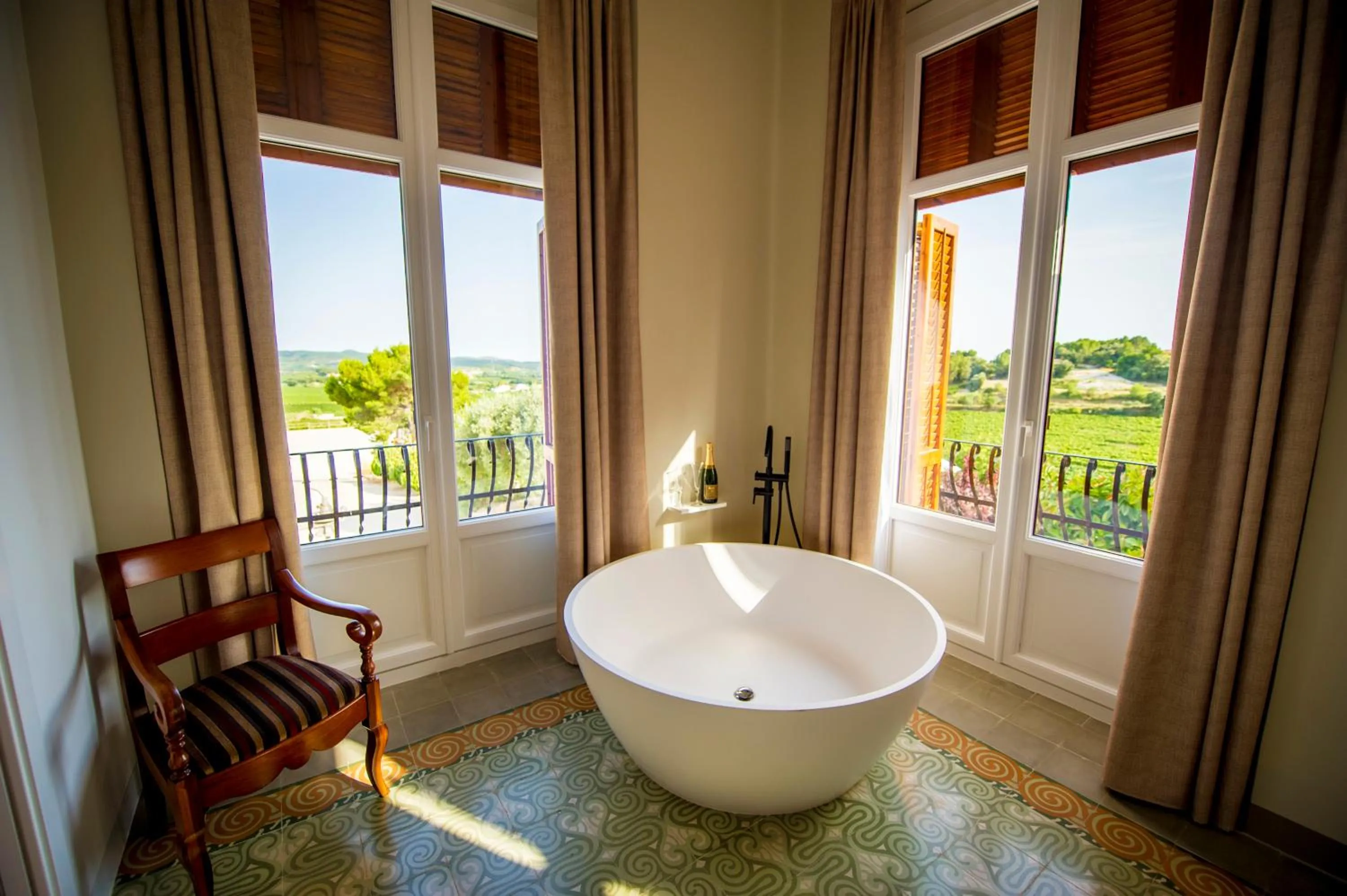 Bath in Bolet Casa Modernista