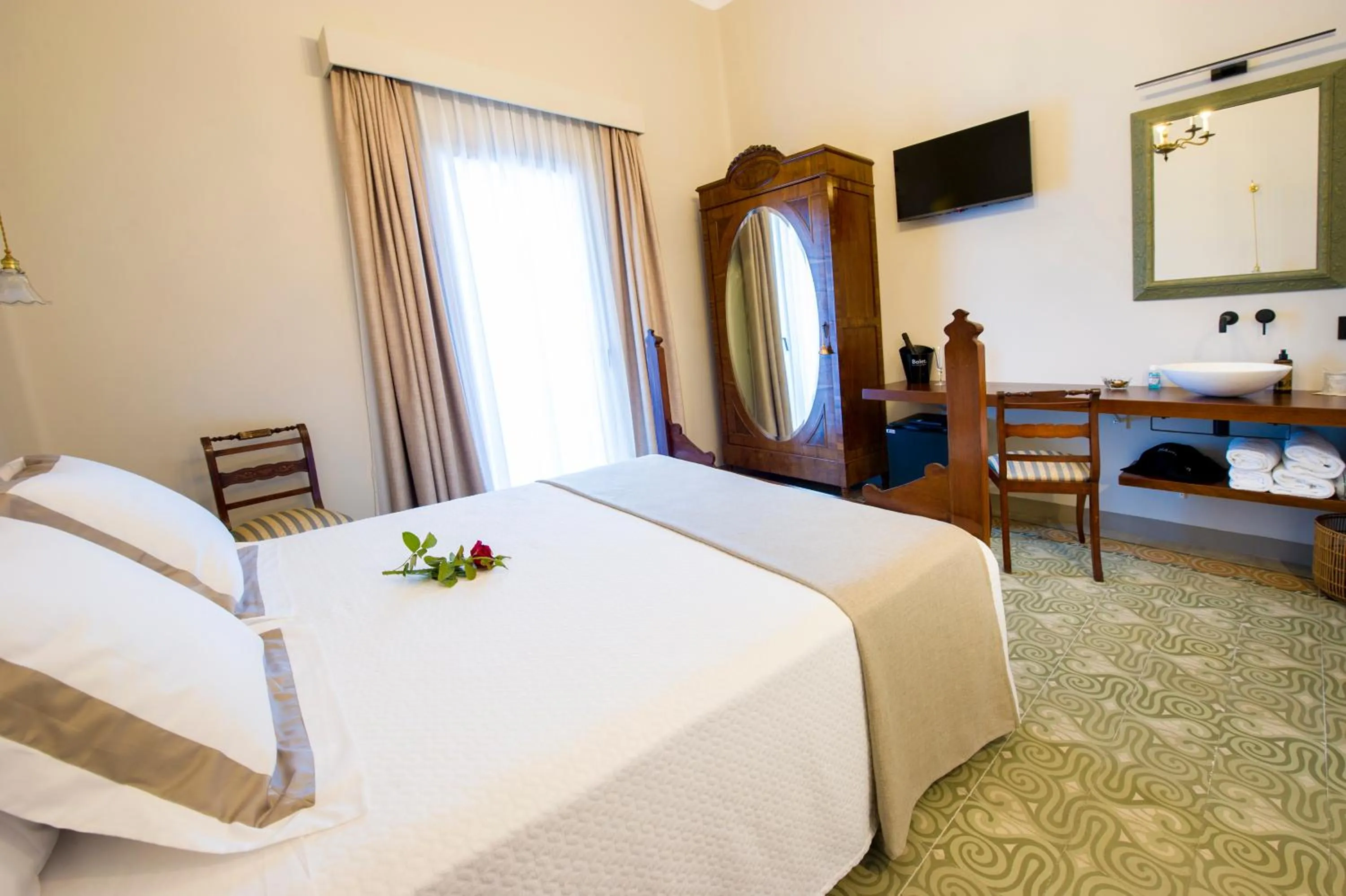 wardrobe, Bed in Bolet Casa Modernista