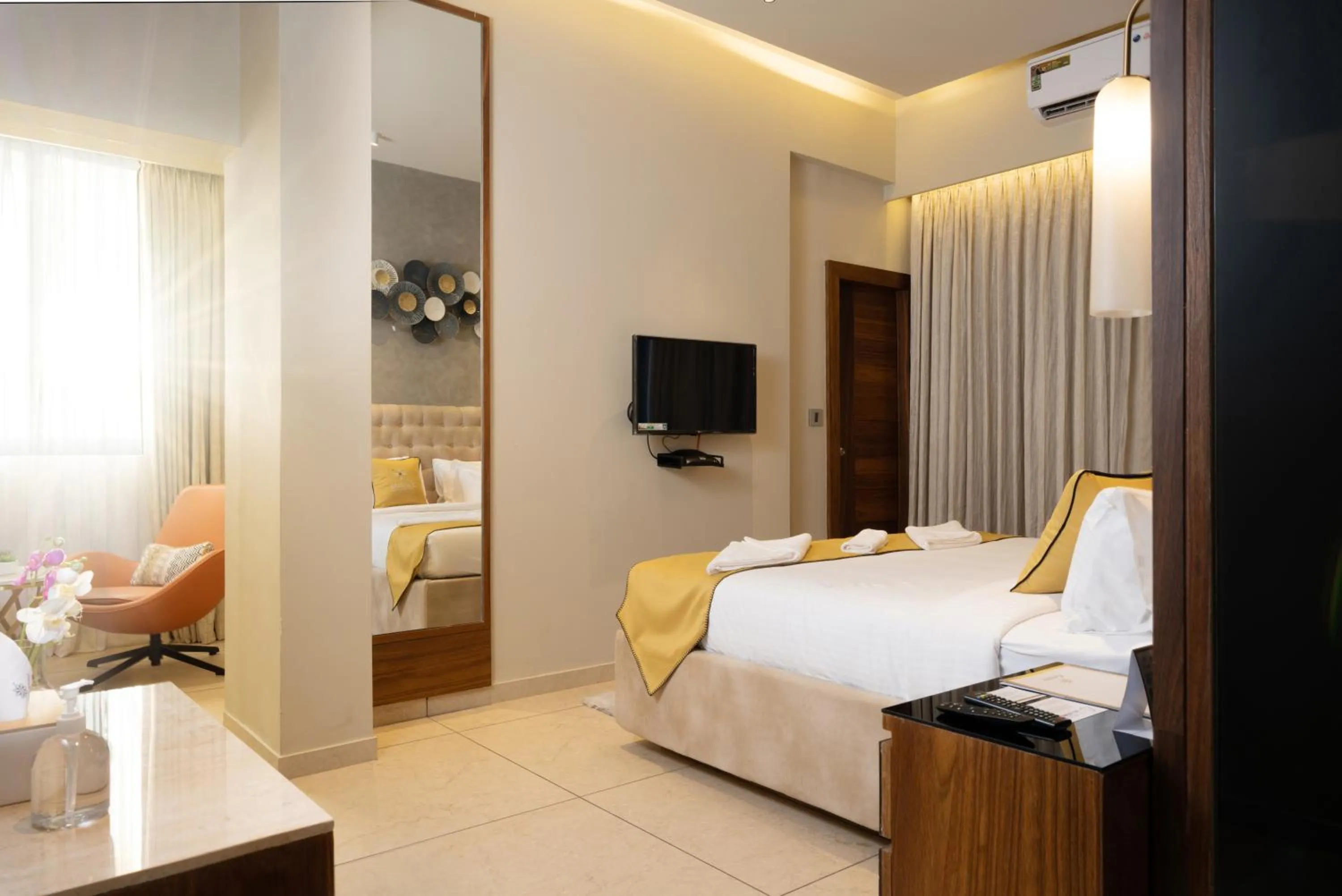 TV and multimedia, Bed in Lazdana Hotel Bangalore