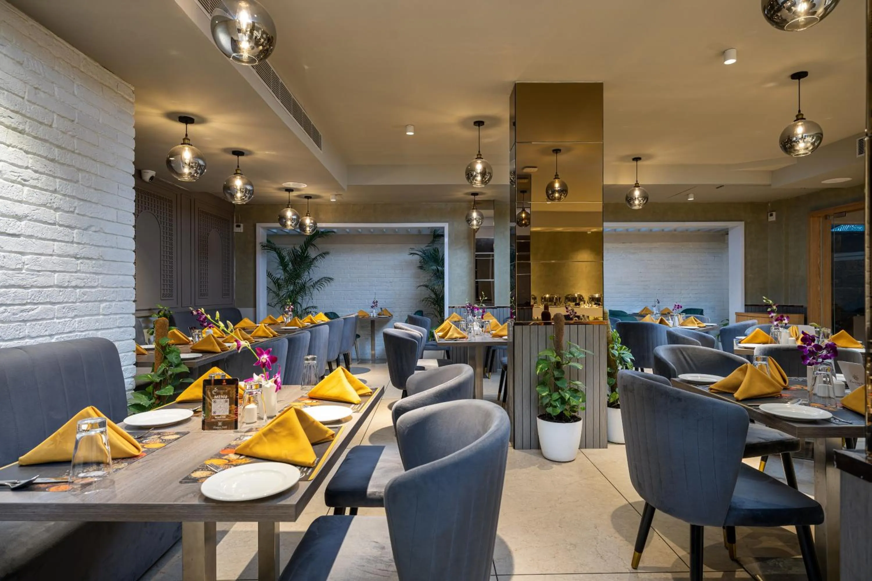 Restaurant/places to eat in Lazdana Hotel Bangalore