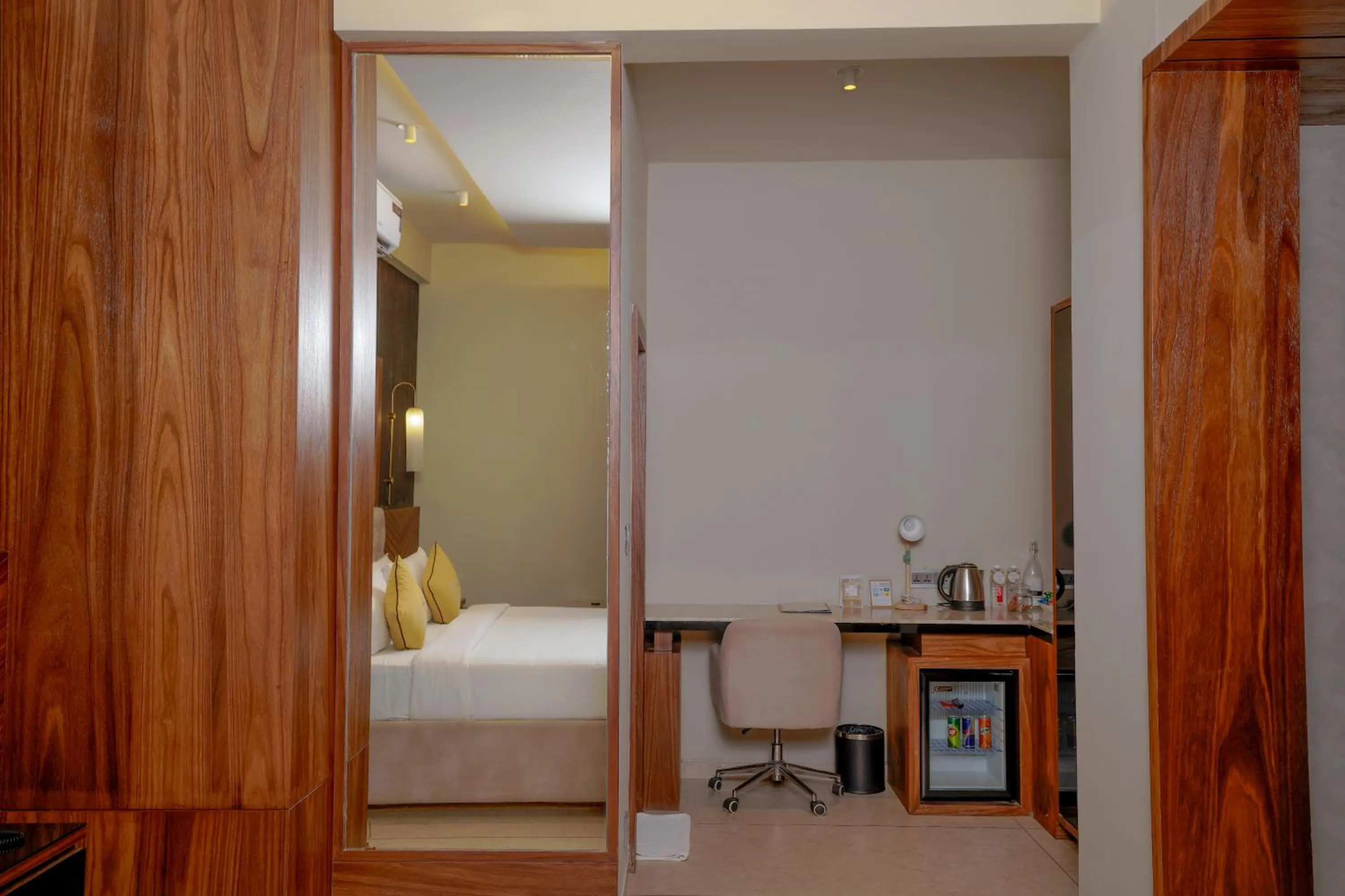 Area and facilities, Bed in Lazdana Hotel Bangalore