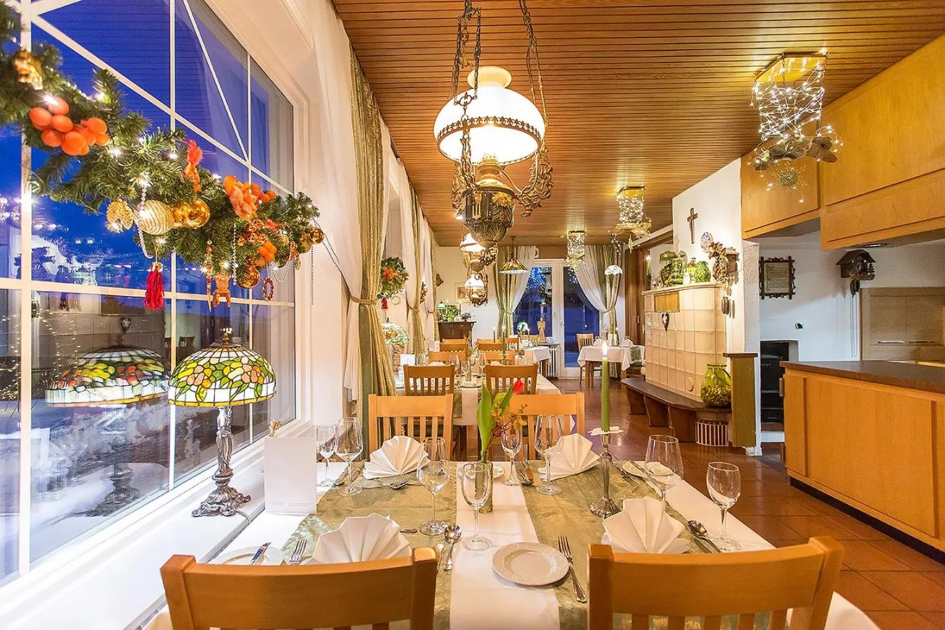 Restaurant/places to eat in Hotel Diana