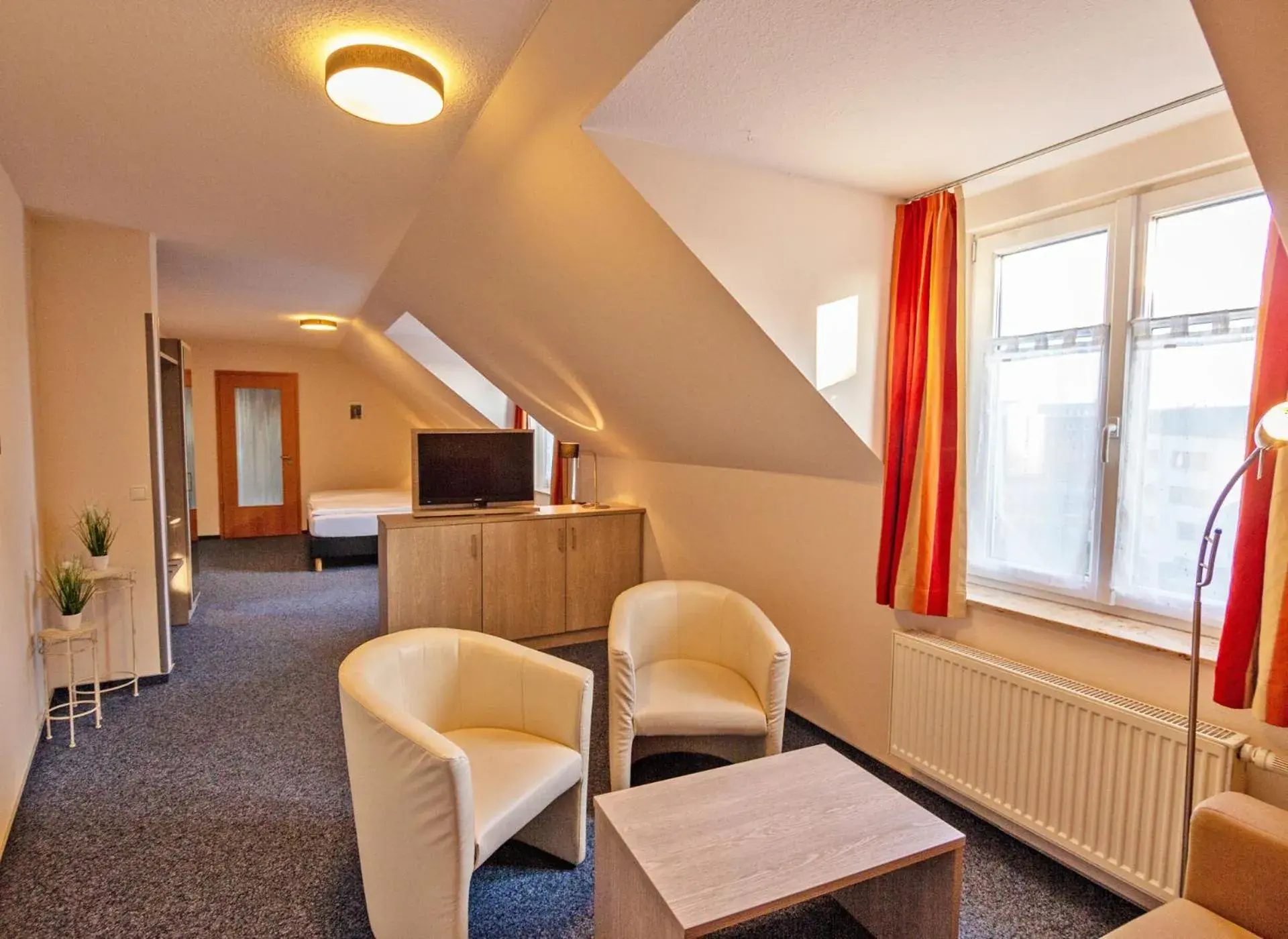 Comfort Triple Room - single occupancy in Hotel Zur Sonne Comfort Triple Room - single occupancy in Hotel Zur Sonne