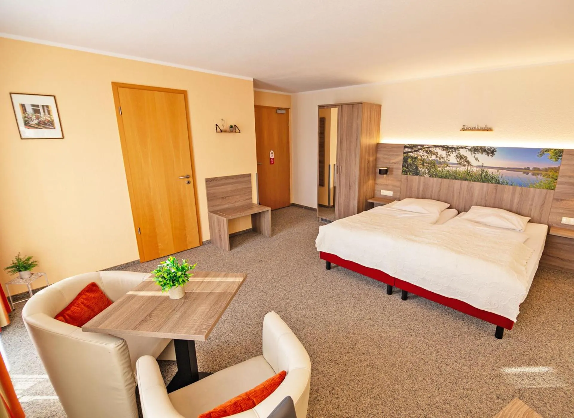 Photo of the whole room, Bed in Hotel Zur Sonne