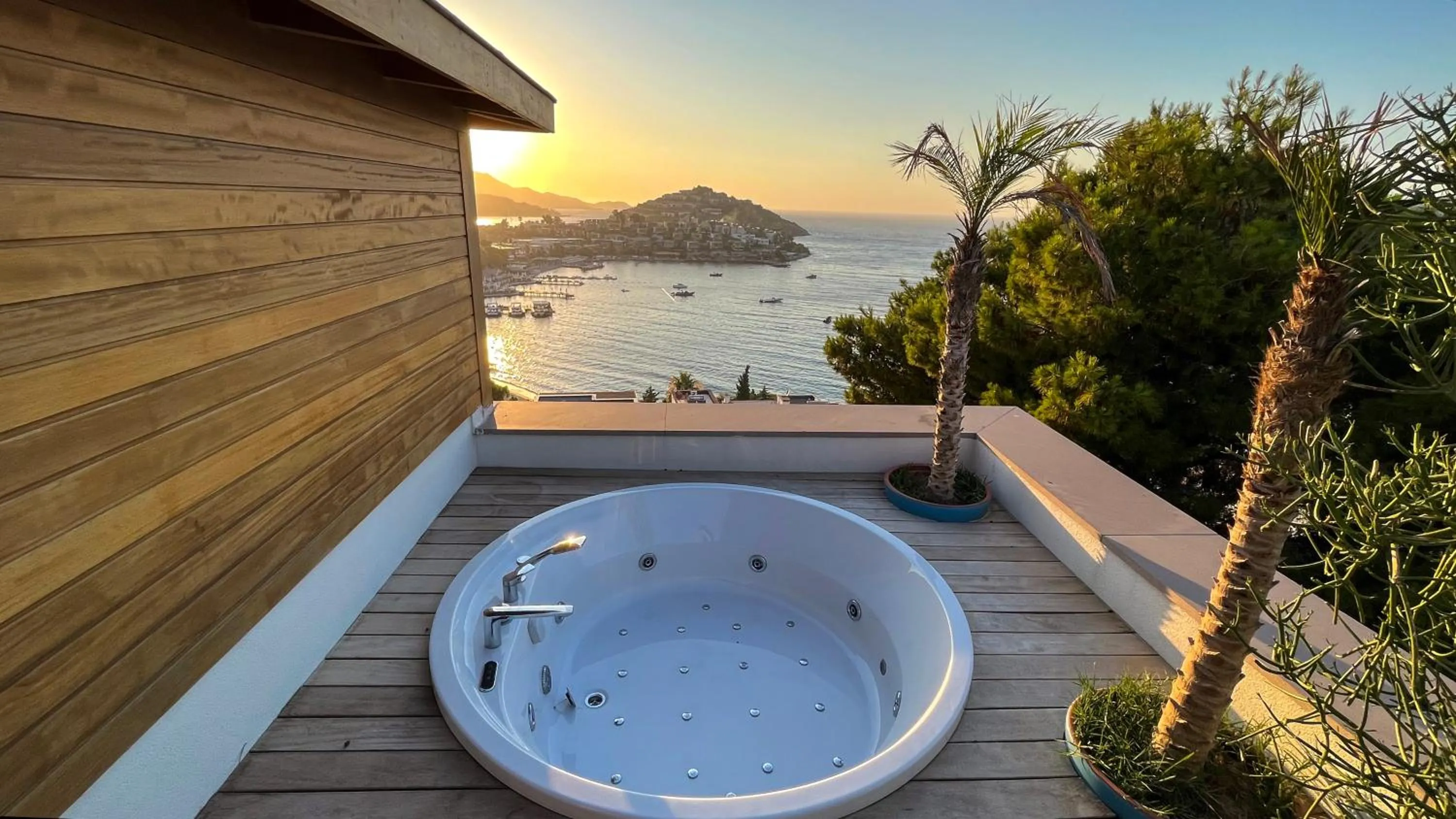 Hot Tub in Life Butiq Otel