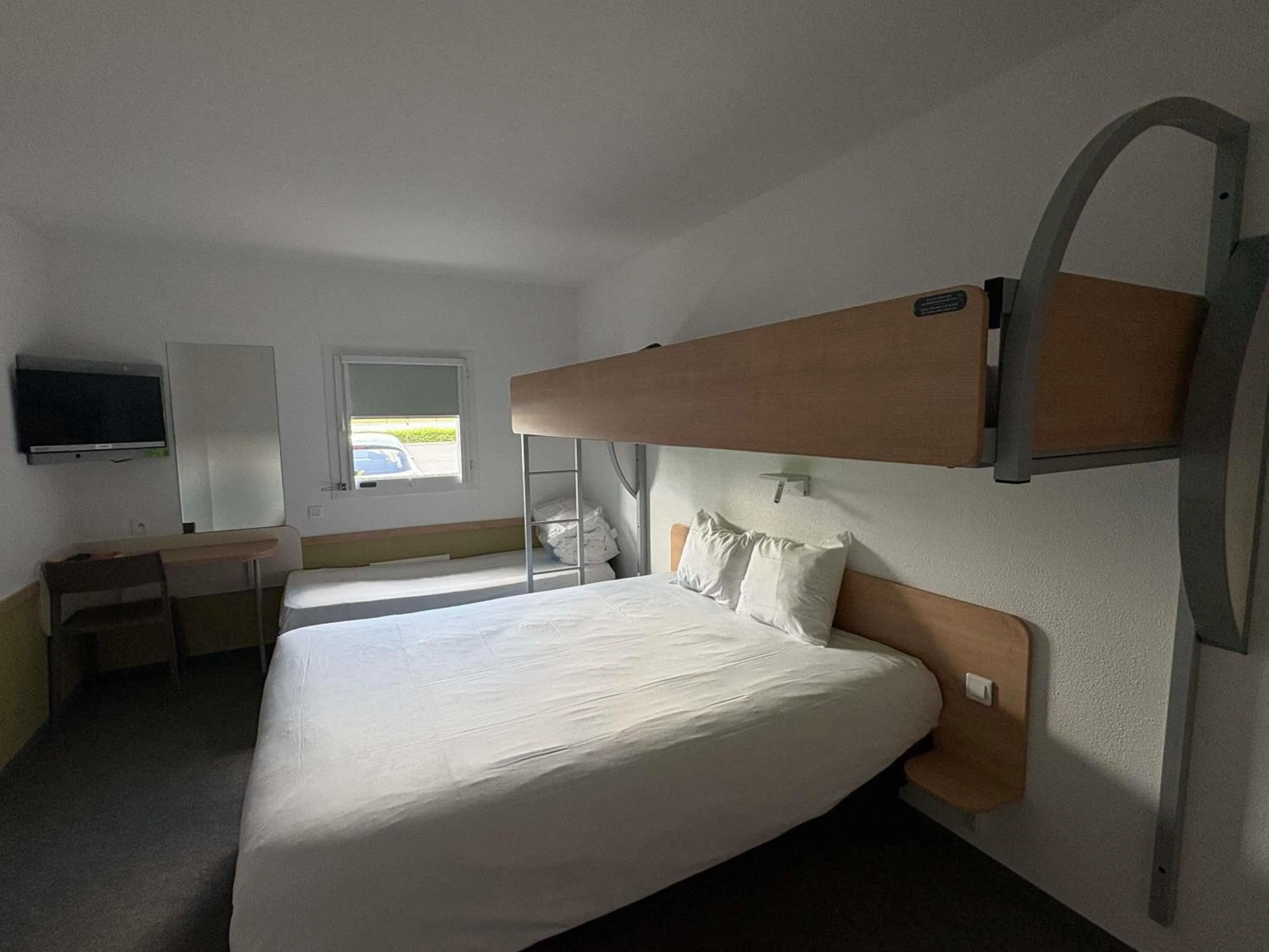 Bedroom, Bed in Ibis Budget Ancenis