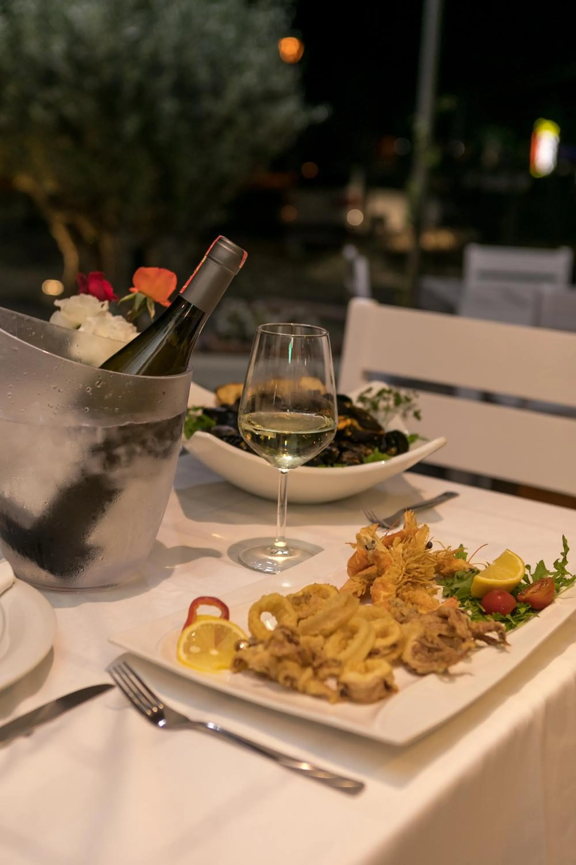 Food and drinks in KOMPLEKSI ROYAL