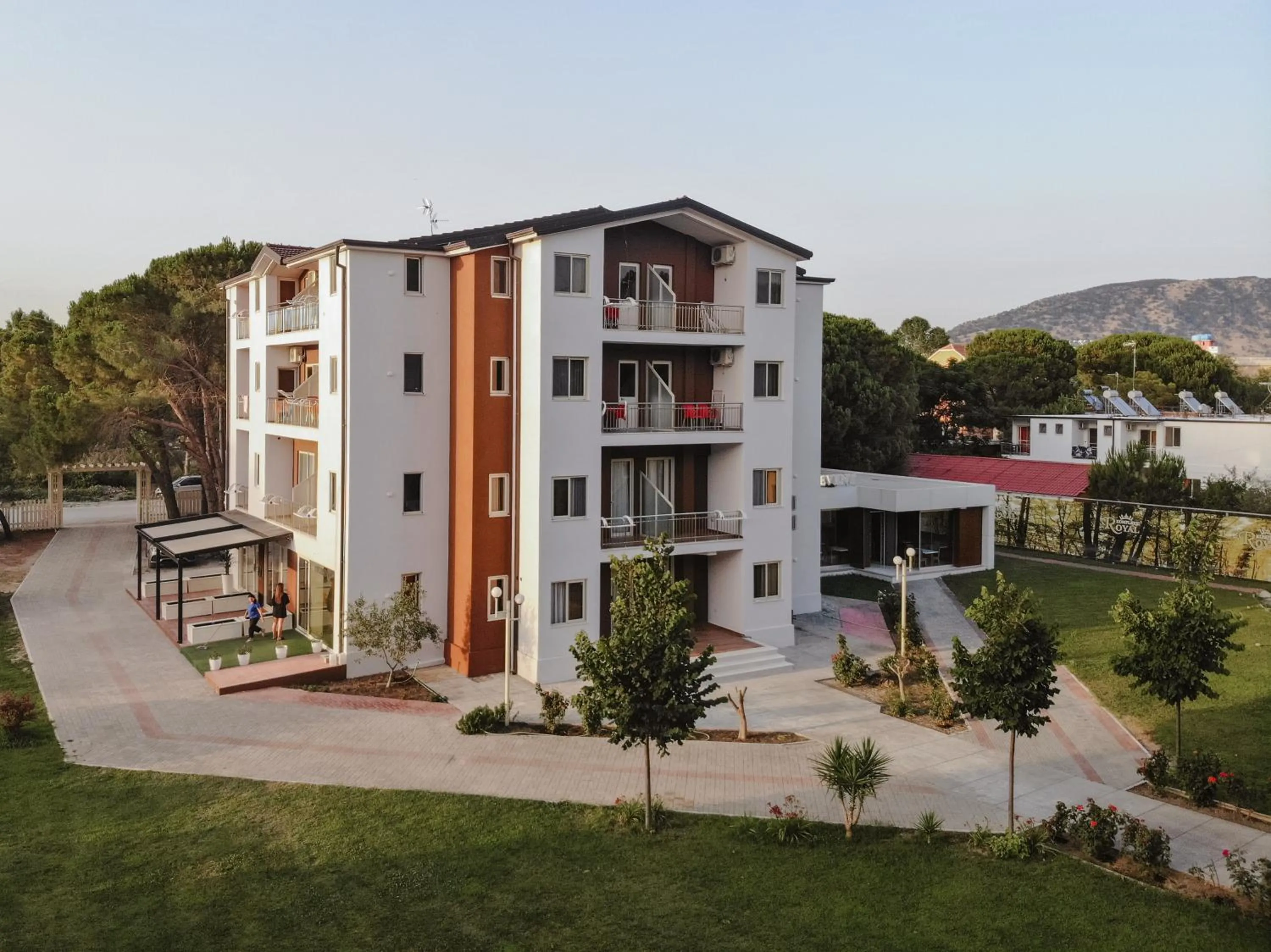 Property building in KOMPLEKSI ROYAL