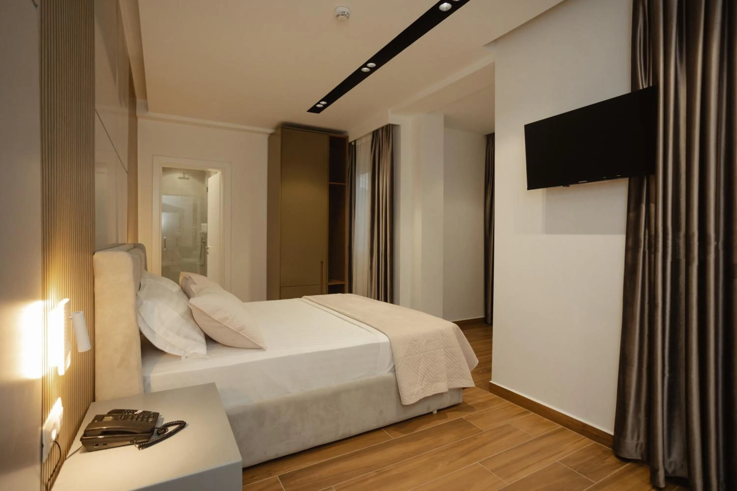 TV and multimedia, Bed in KOMPLEKSI ROYAL