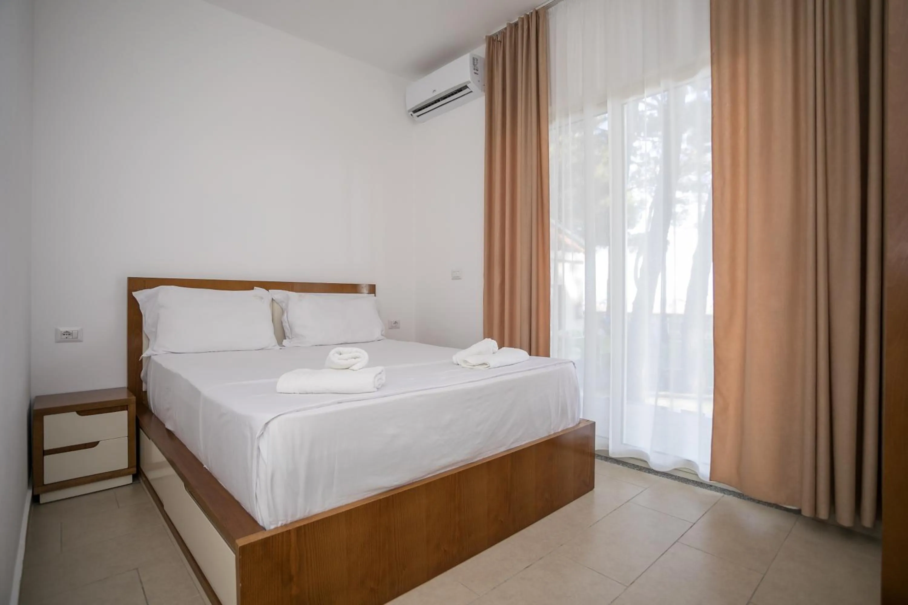 Bedroom, Bed in KOMPLEKSI ROYAL