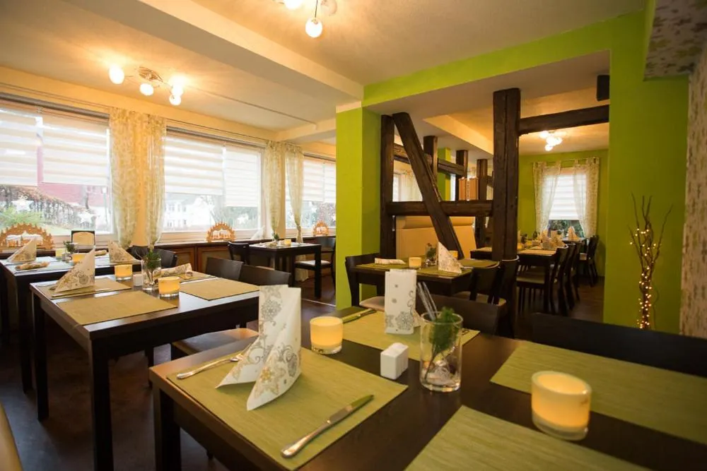 Restaurant/places to eat in Memory Hotel