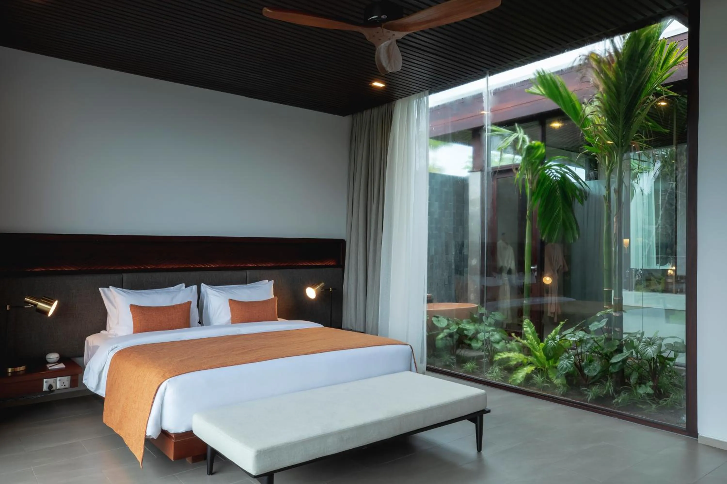 Photo of the whole room, Bed in Amber Kampot