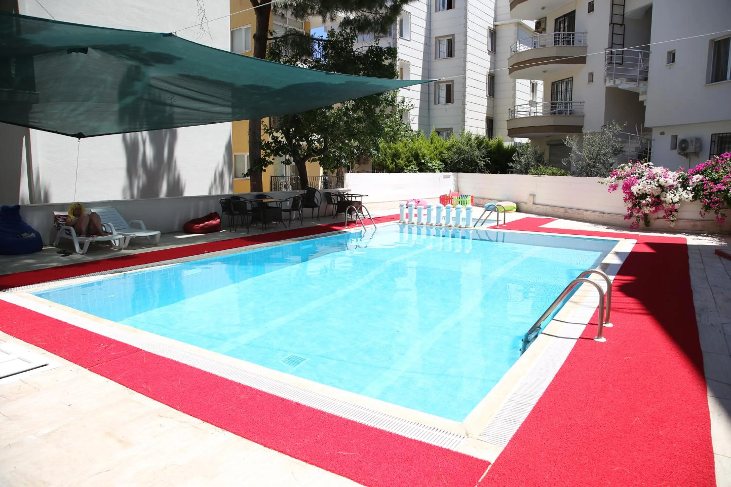 Swimming pool in AKSEL BUTİK OTEL