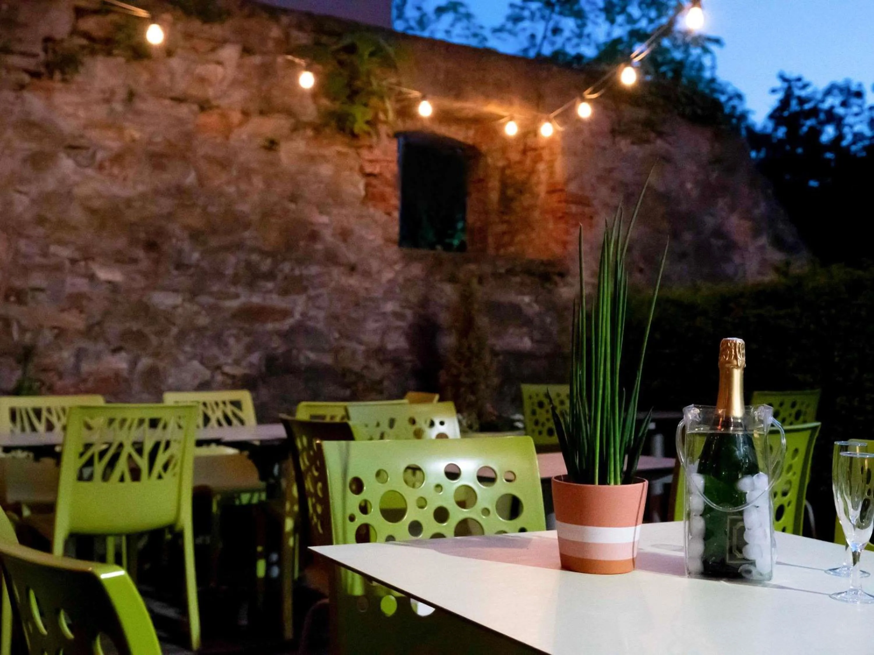 Lounge or bar in ibis Colmar Centre