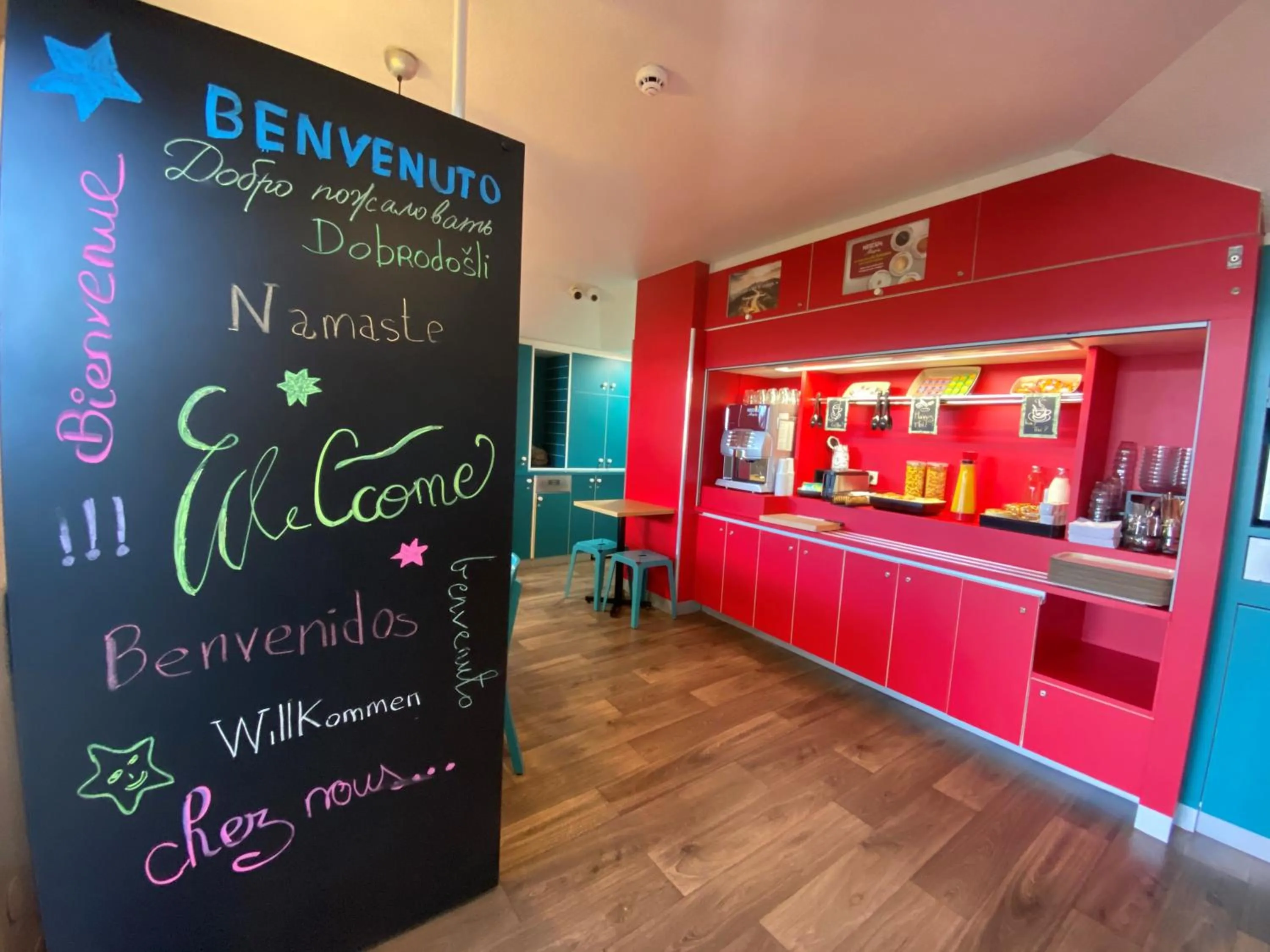 Property building in hotelF1 Laval