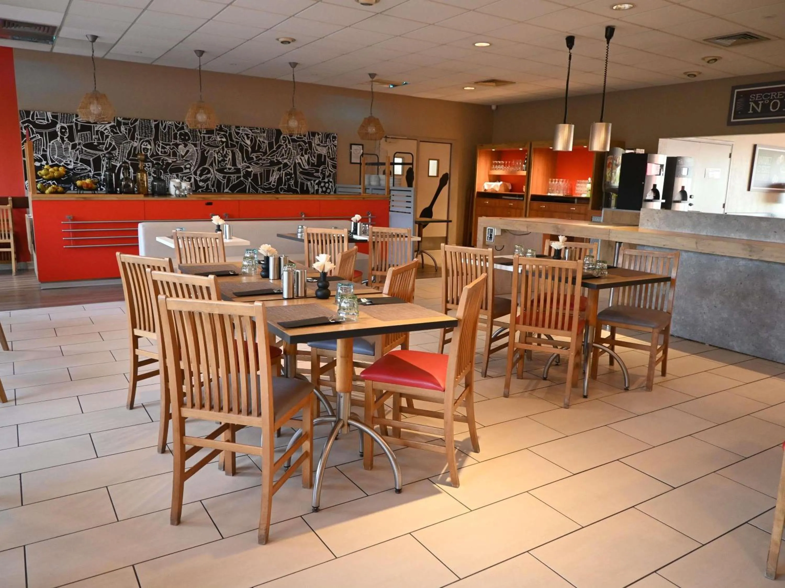 Restaurant/places to eat in ibis Laval Le Relais D'Armor