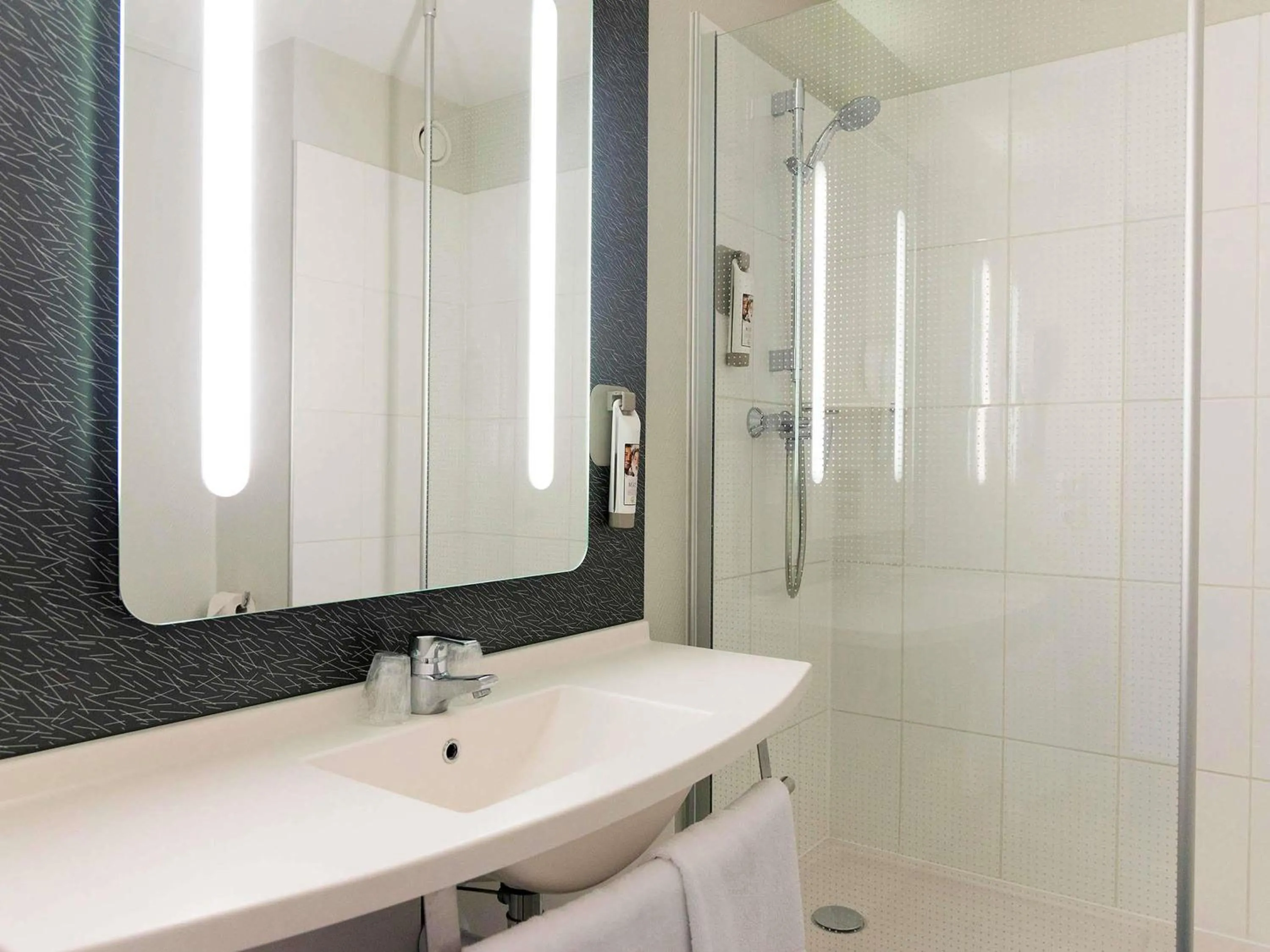 Bedroom in ibis Laval Le Relais D'Armor